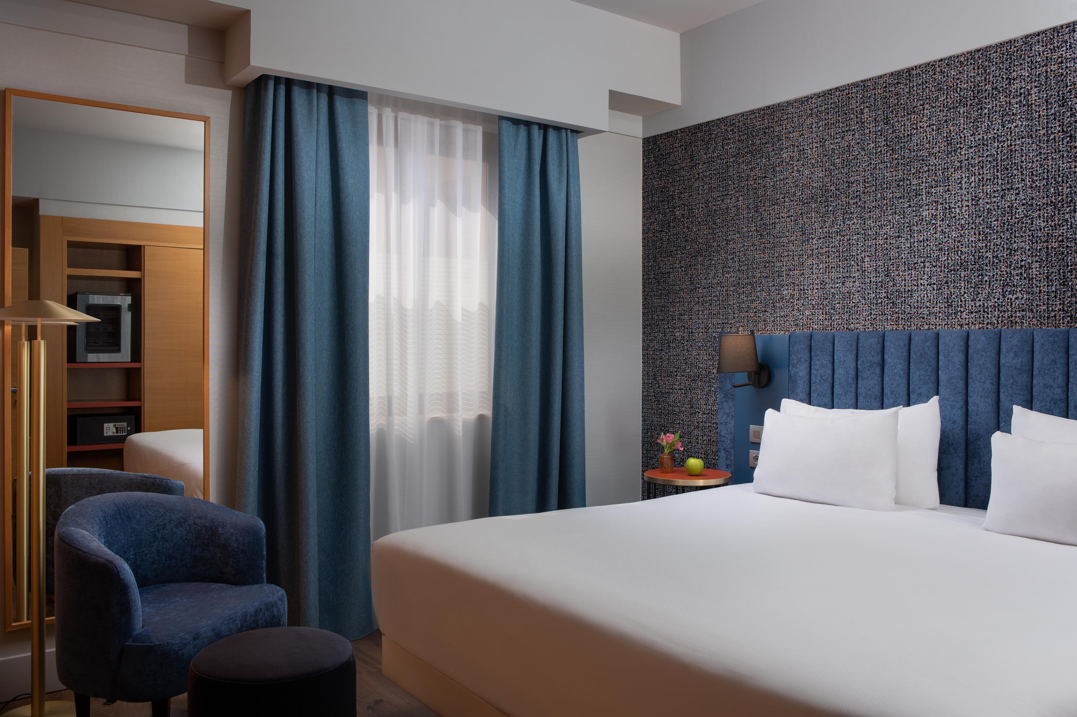 Family Room Capacity 2