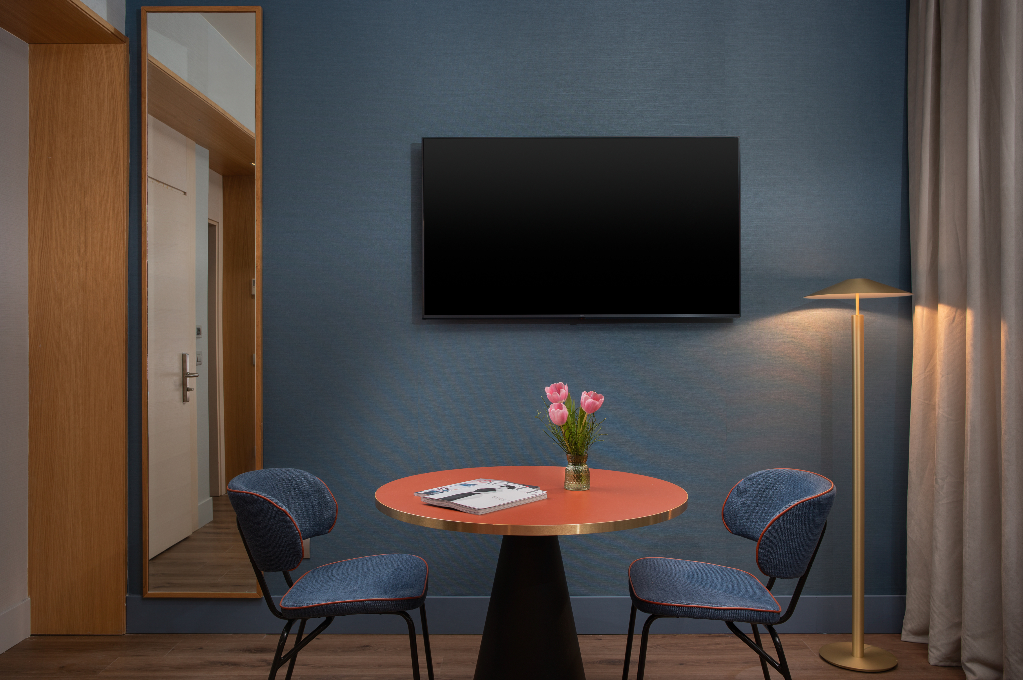 Family Room Capacity 6