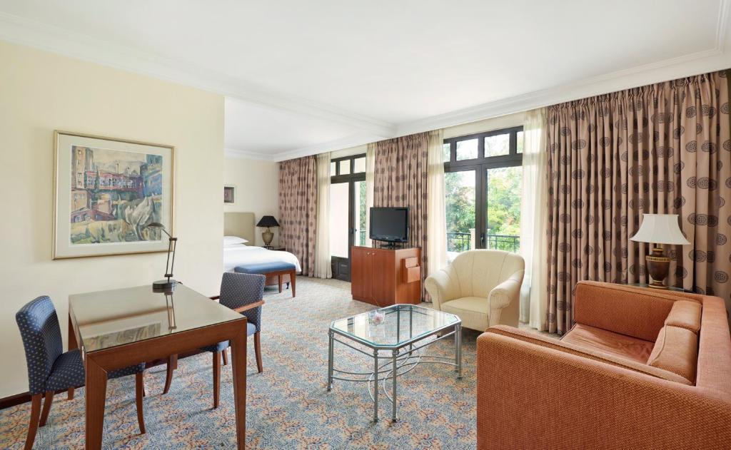 Double Deluxe King Bed