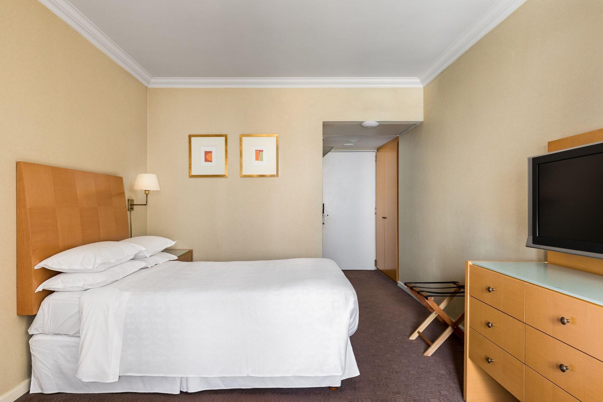 Double Classic Queen Bed