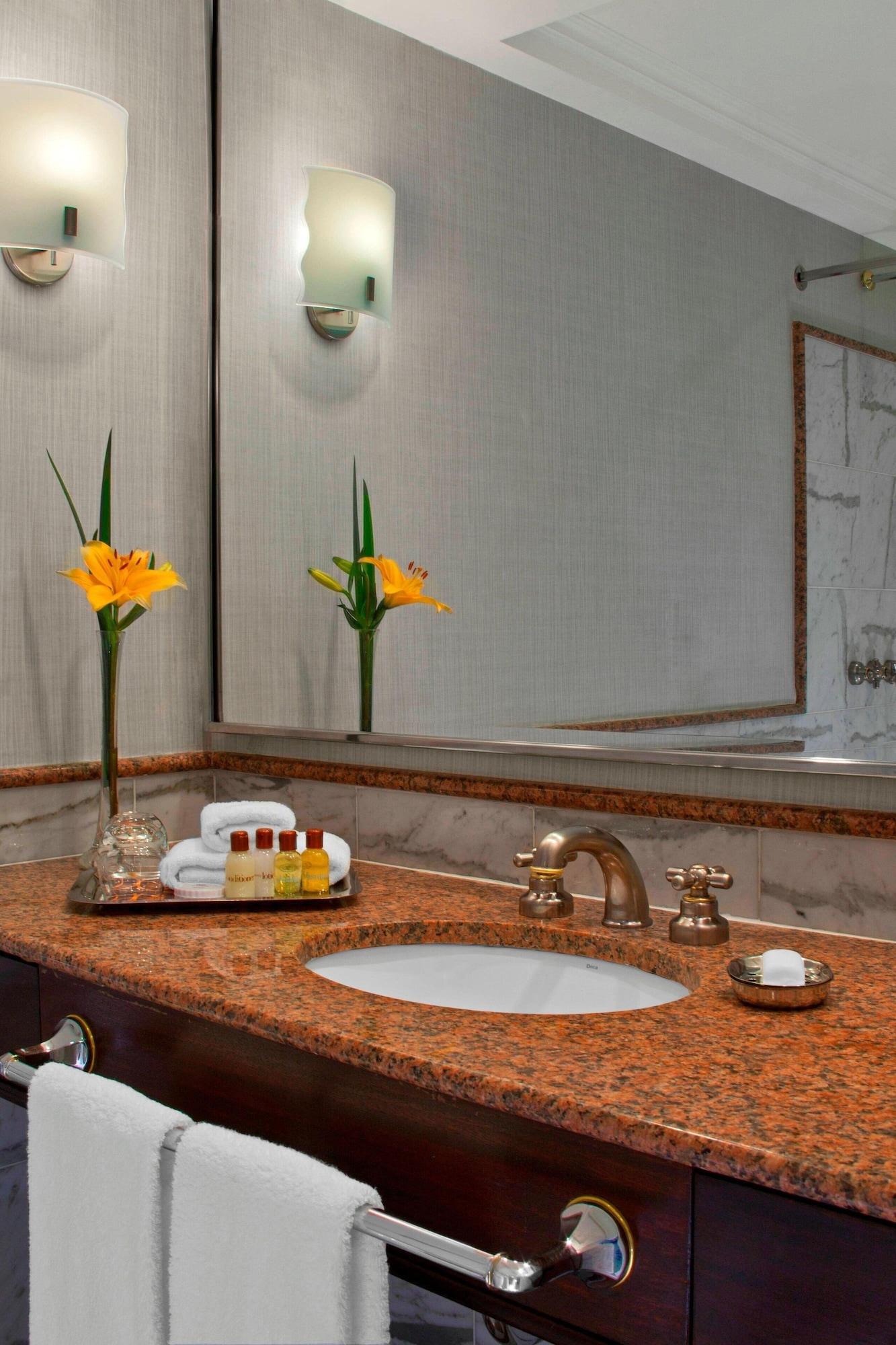 Double Classic Queen Bed