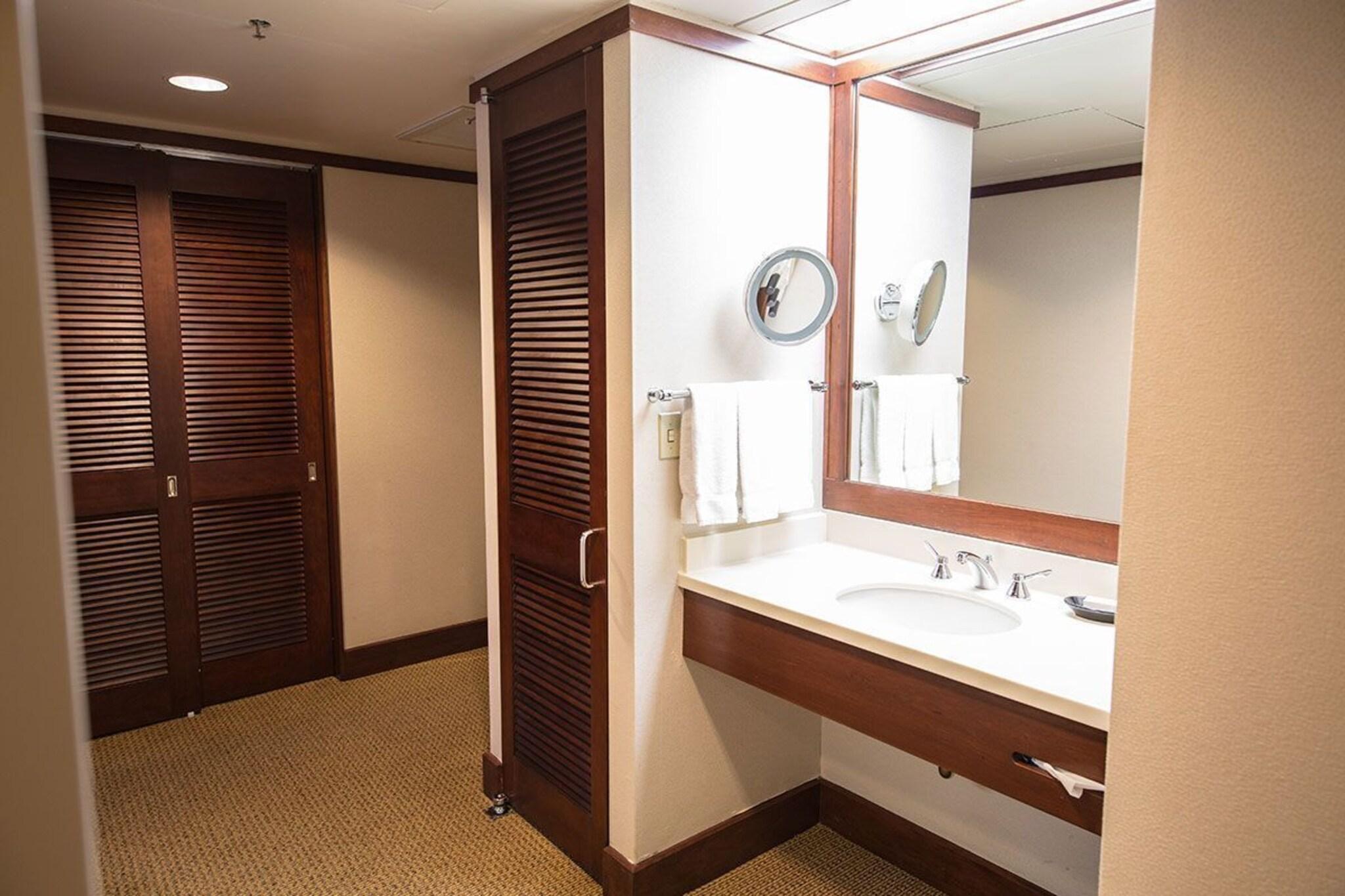 Studio Two Queen Beds