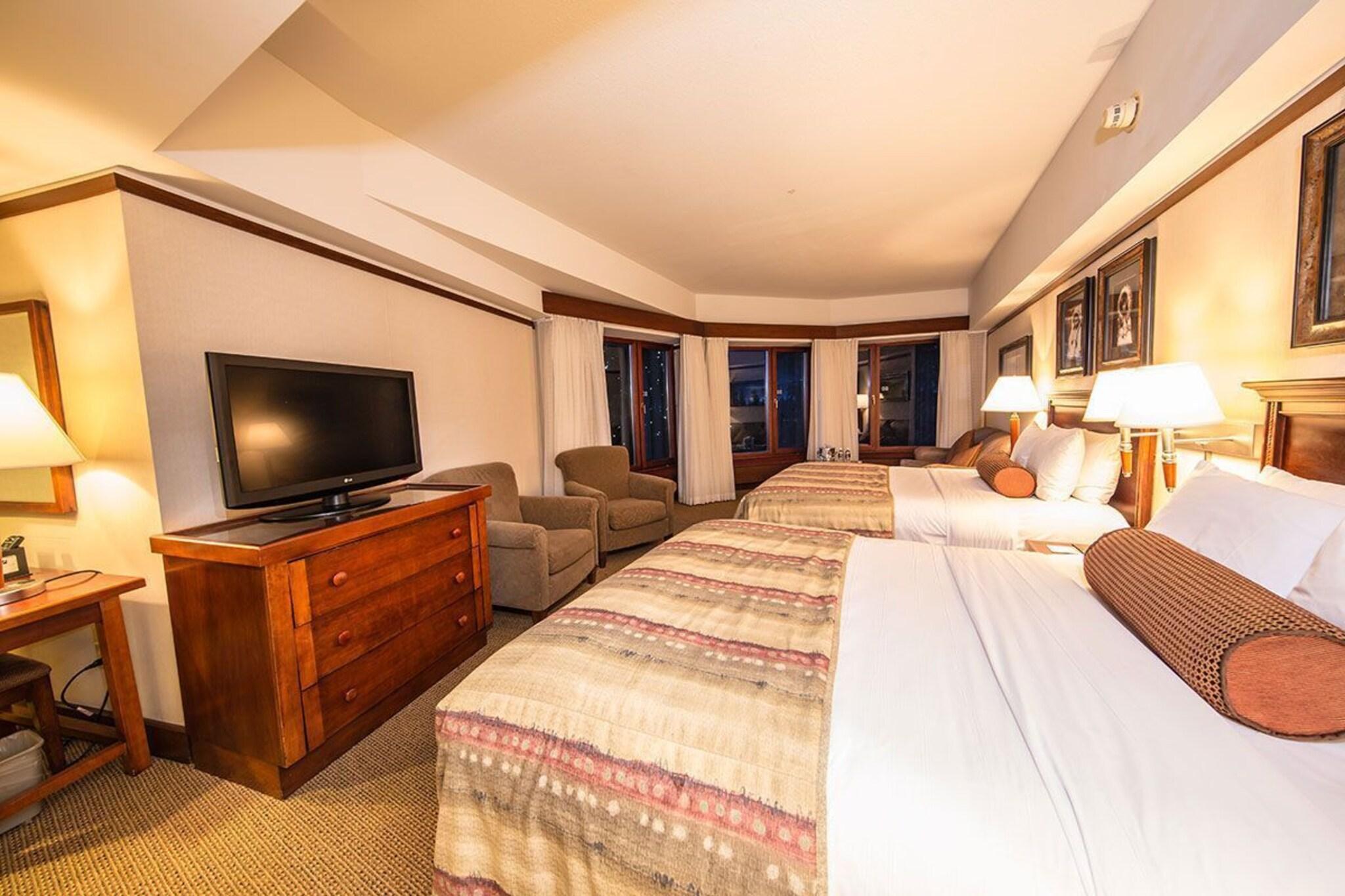 Studio Two Queen Beds