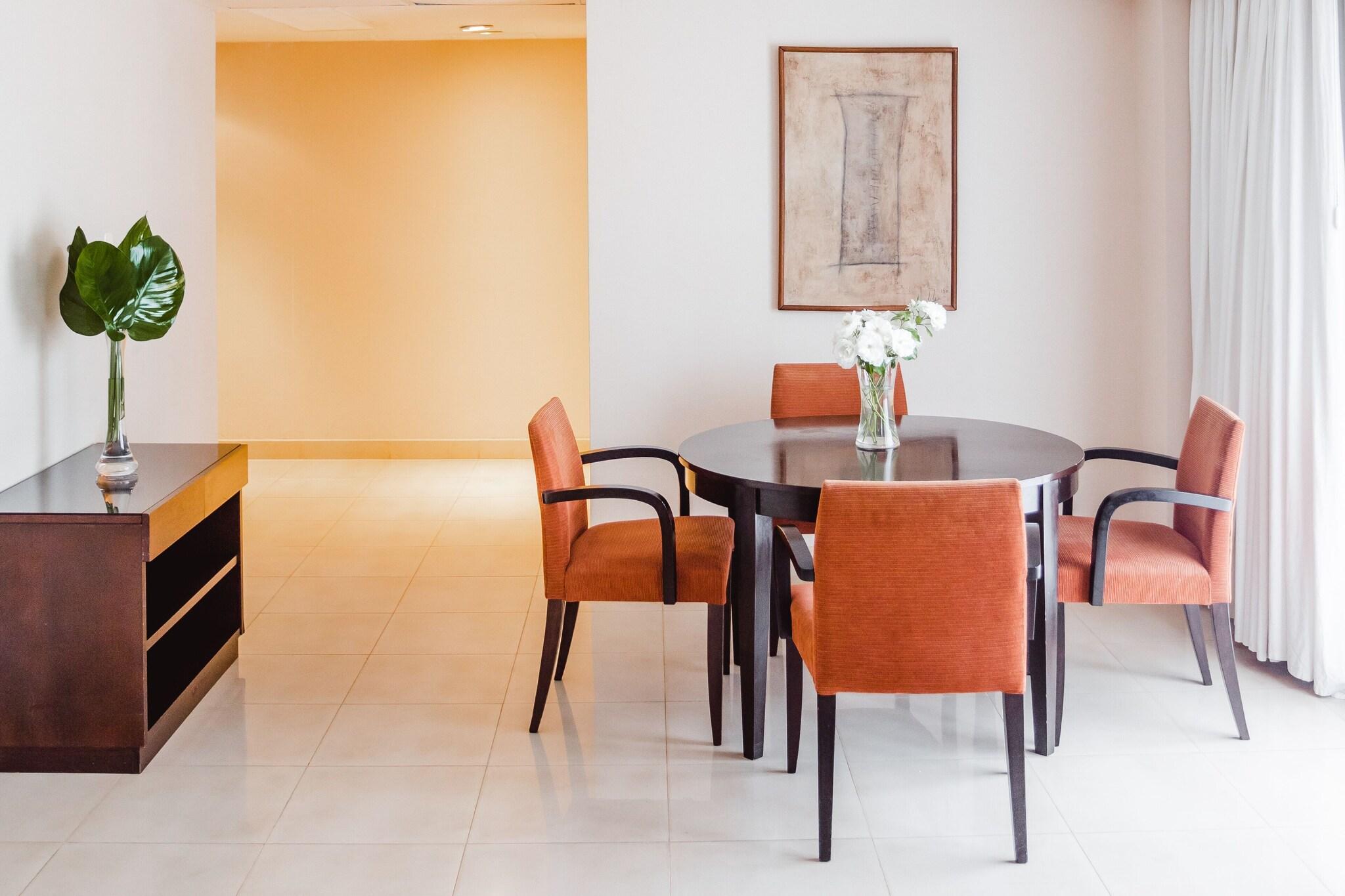 Suite Club City View