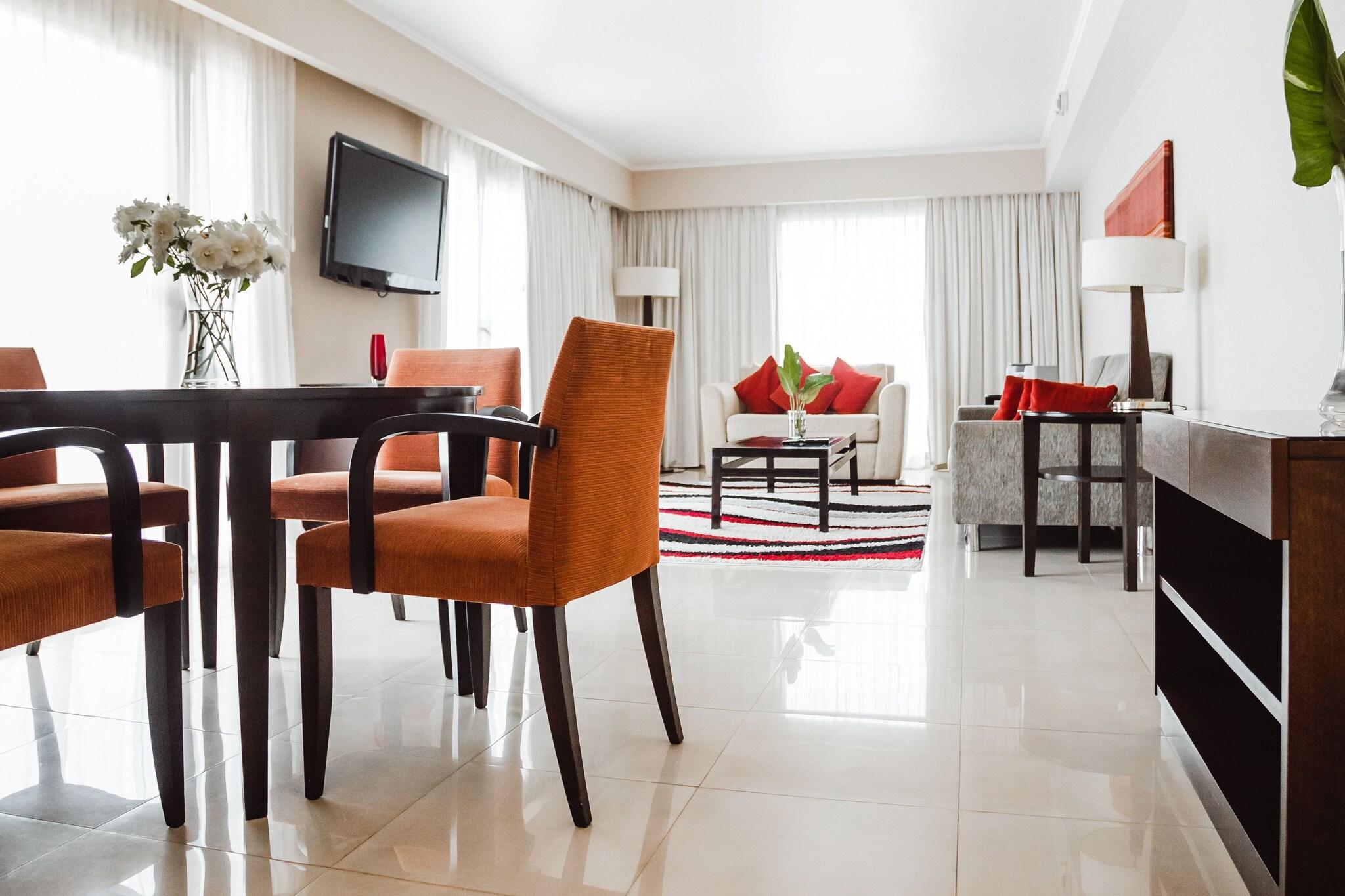 Suite Club City View