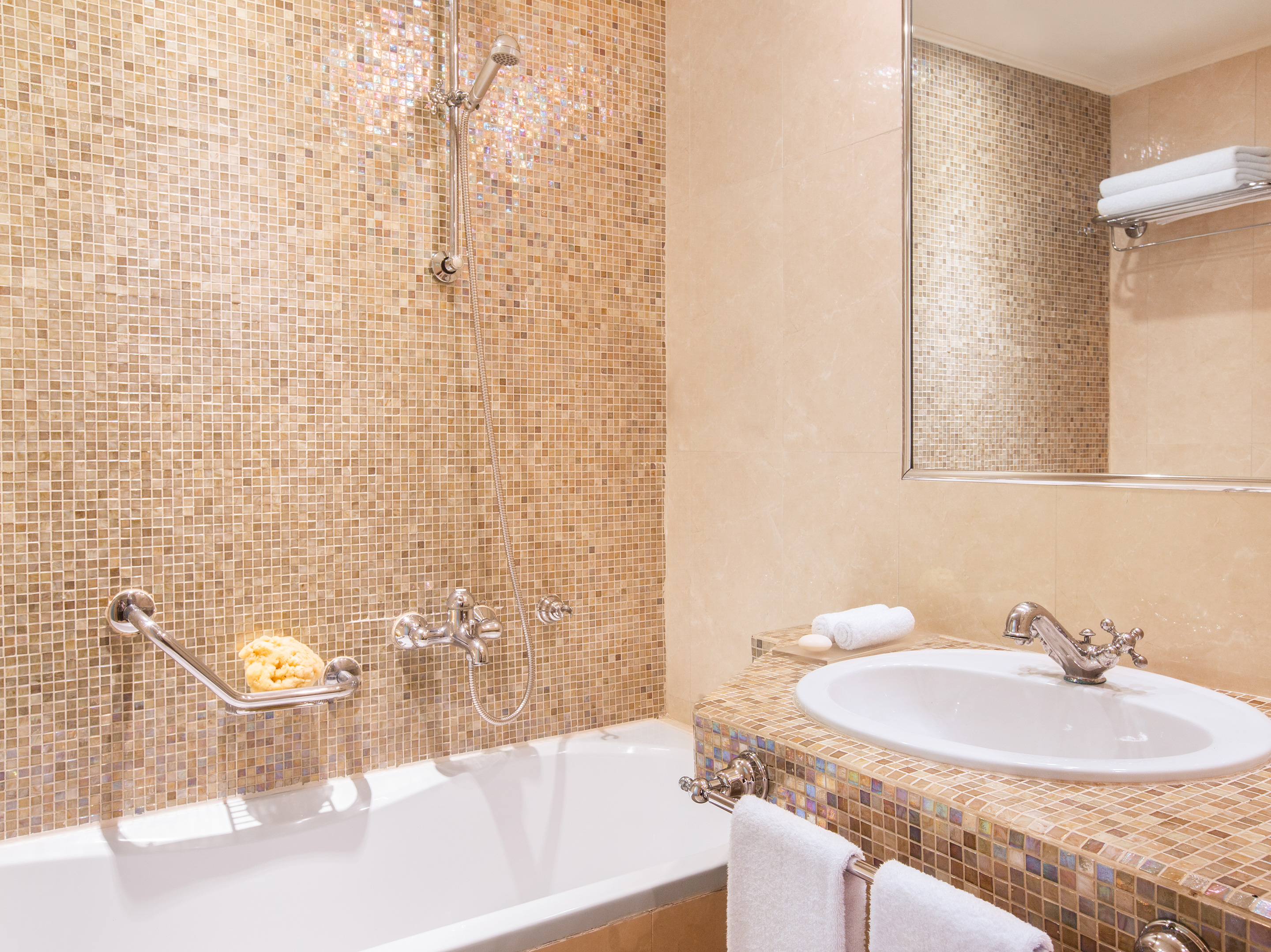 Family Room Grand with Views