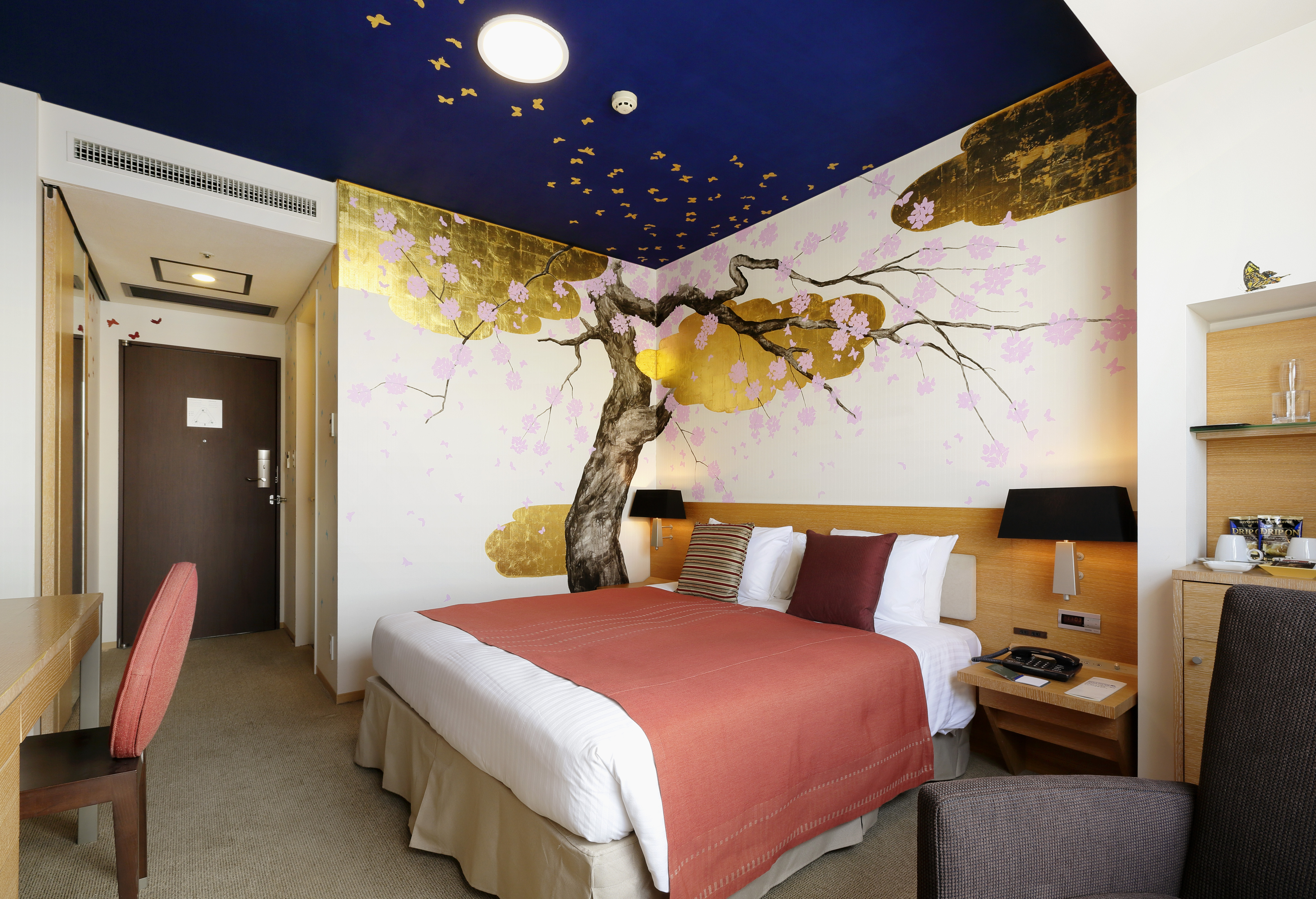 Double Queen Size Bed