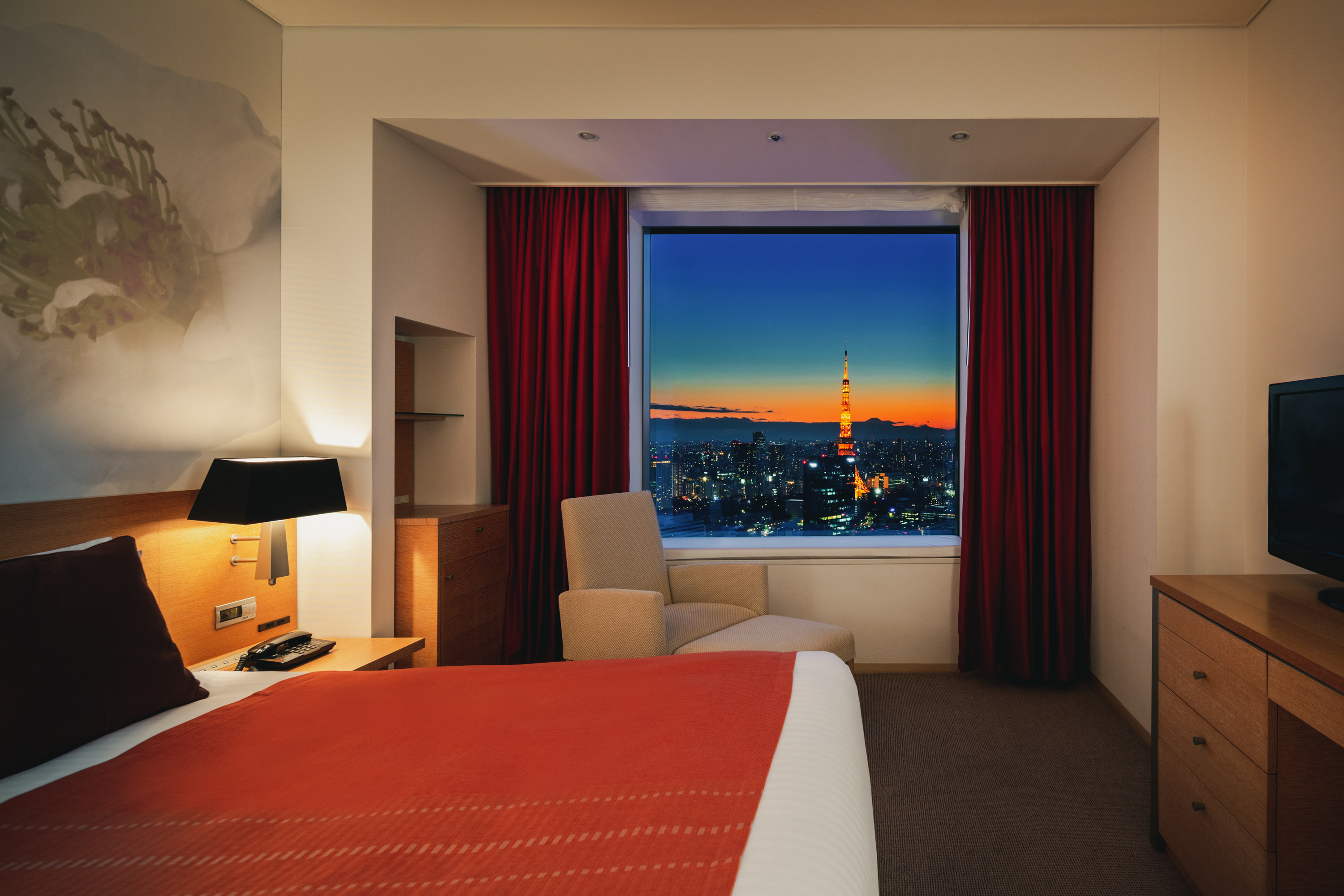 Double City View Queen Bed