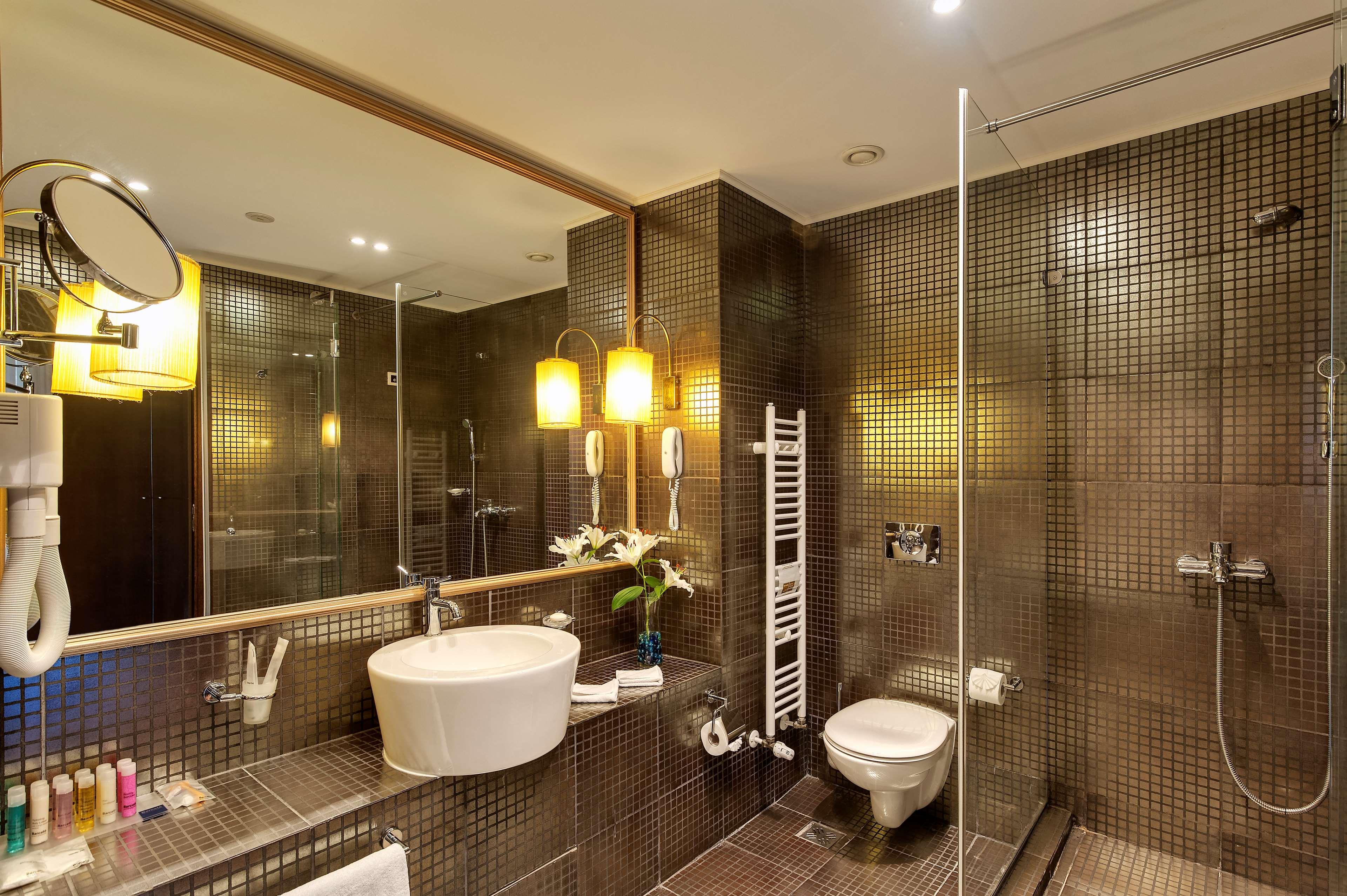 Double or Twin Deluxe Pool View