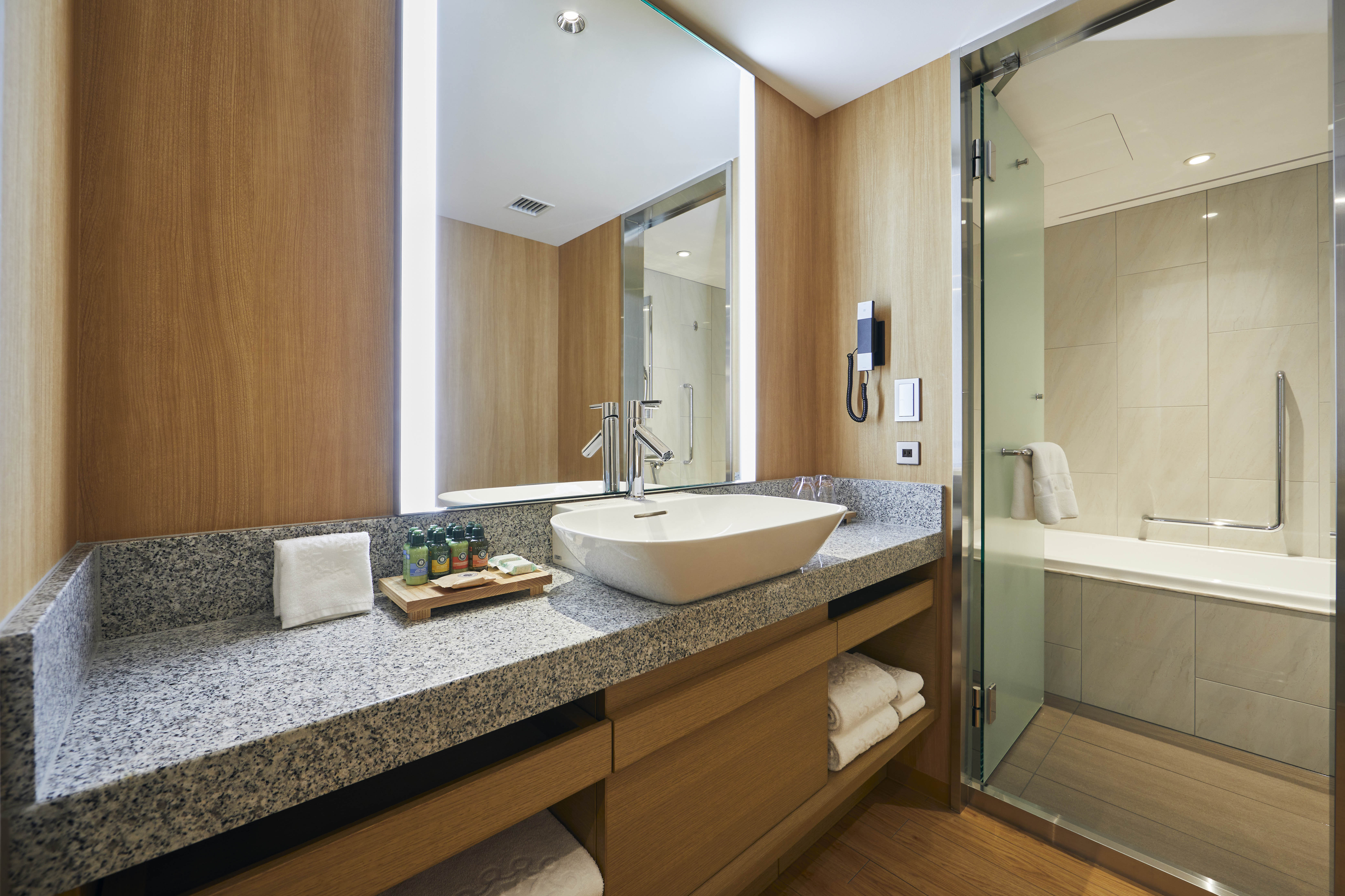 Triple Deluxe Two Beds