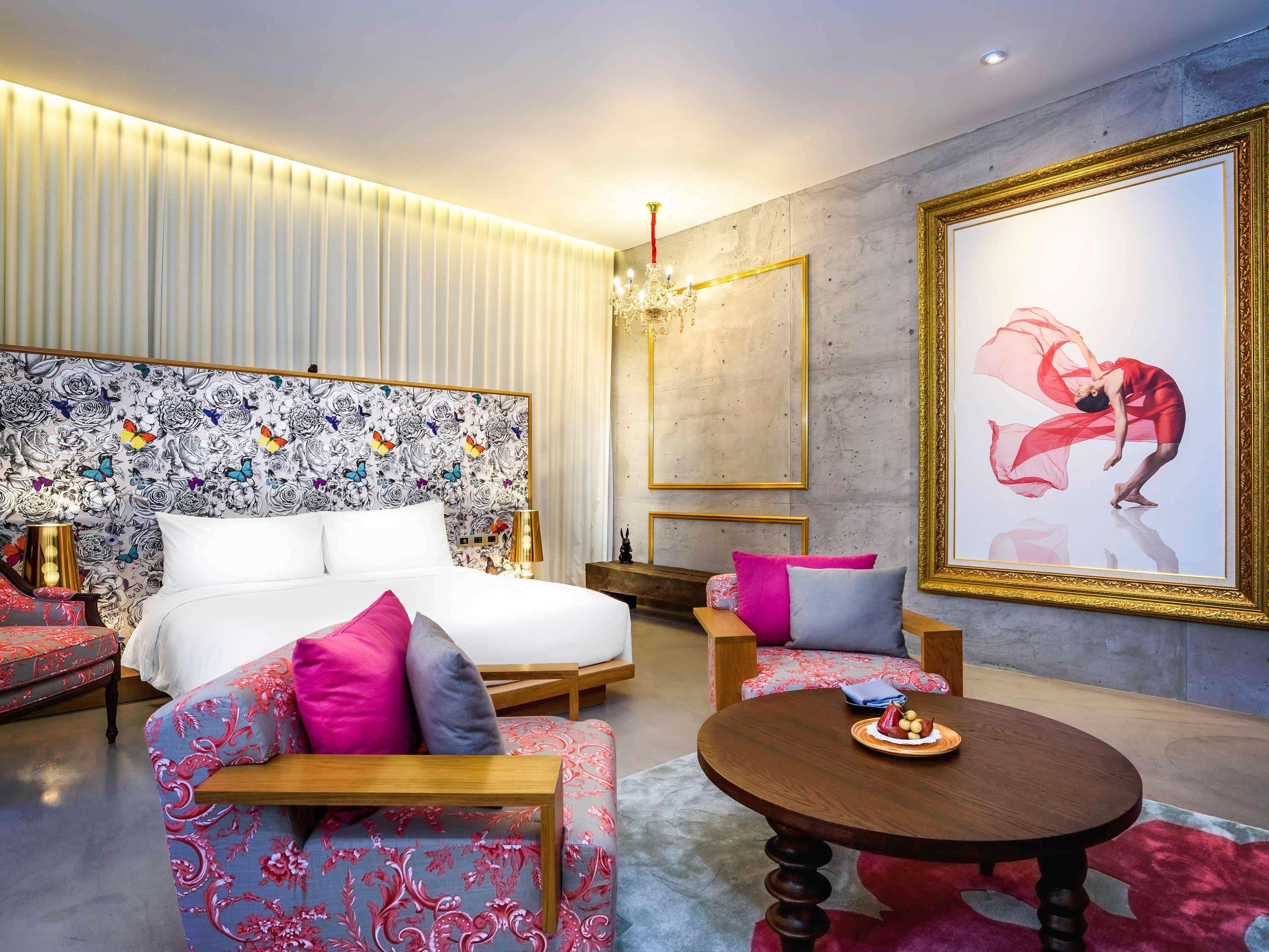 Double Garden View King Bed