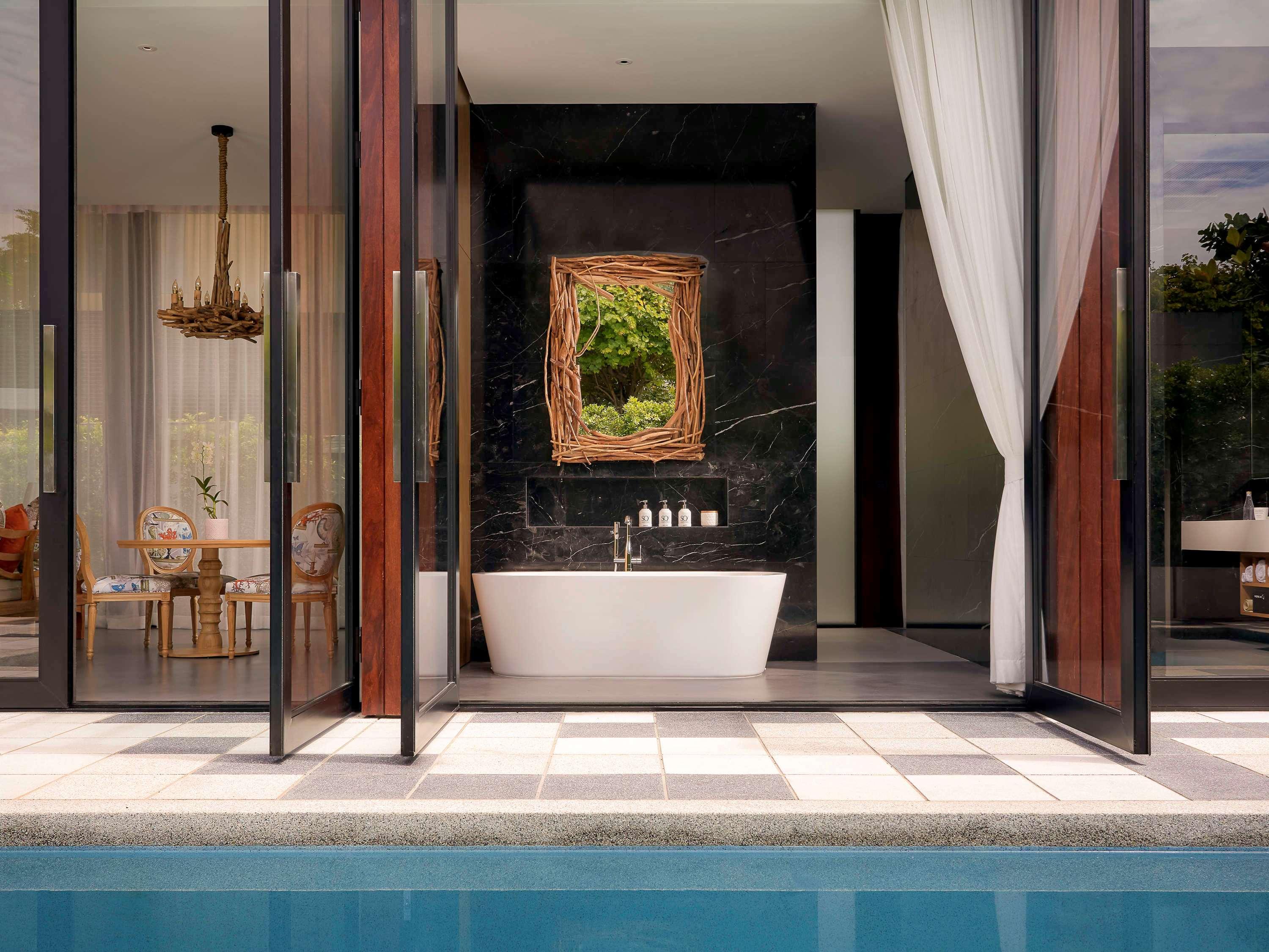 Villa Pool View King Bed