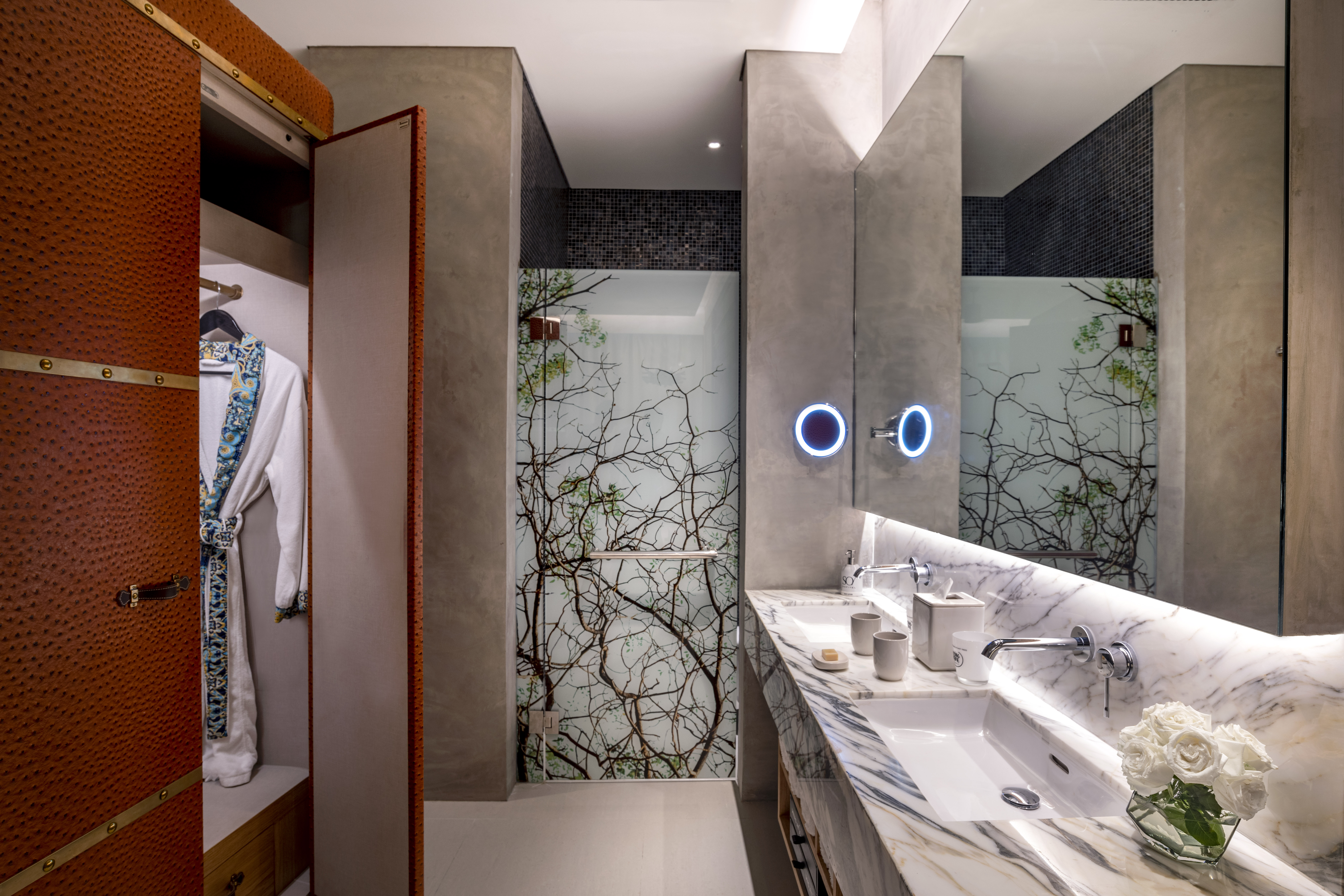 Studio Pool View King Bed