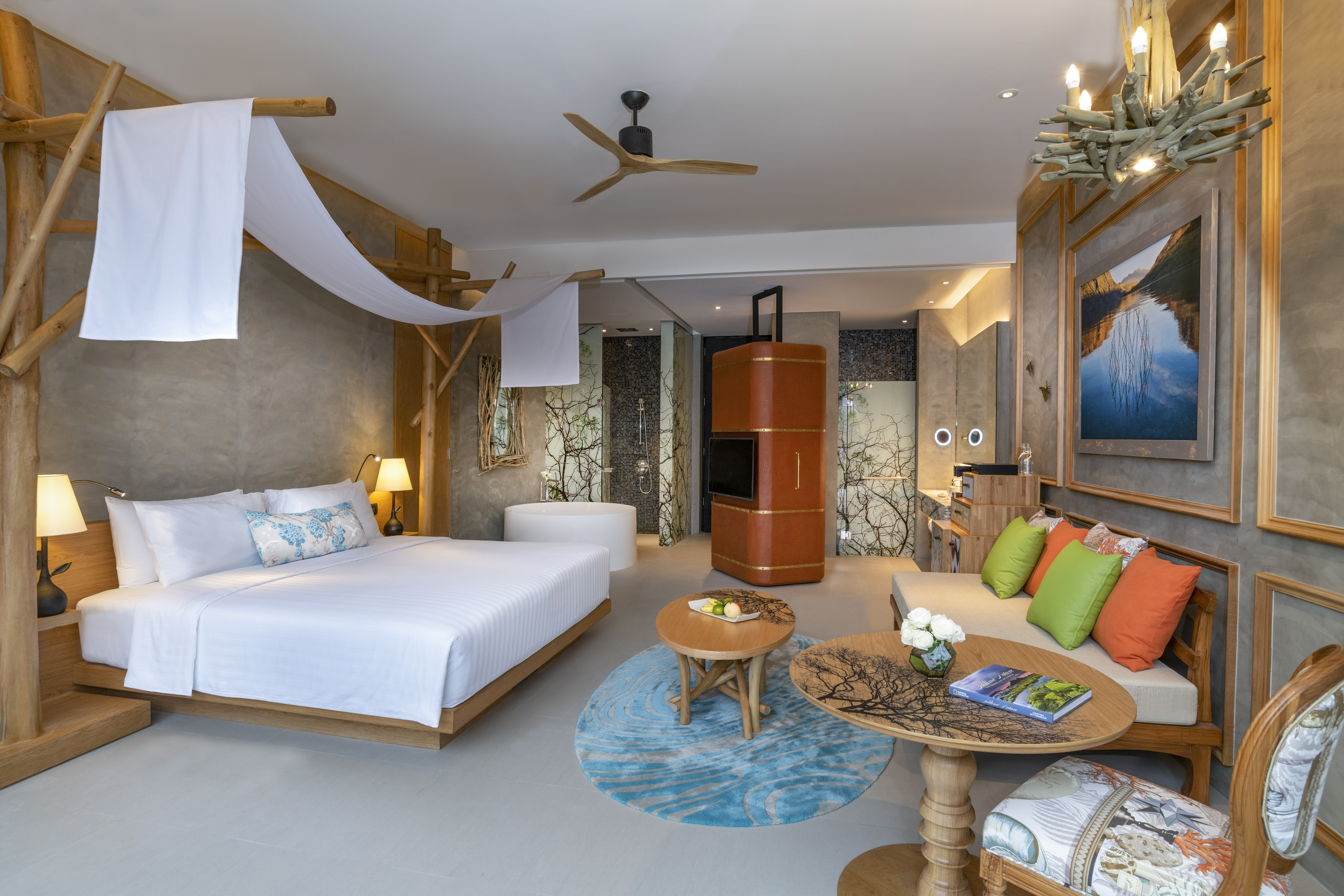 Studio Pool View King Bed