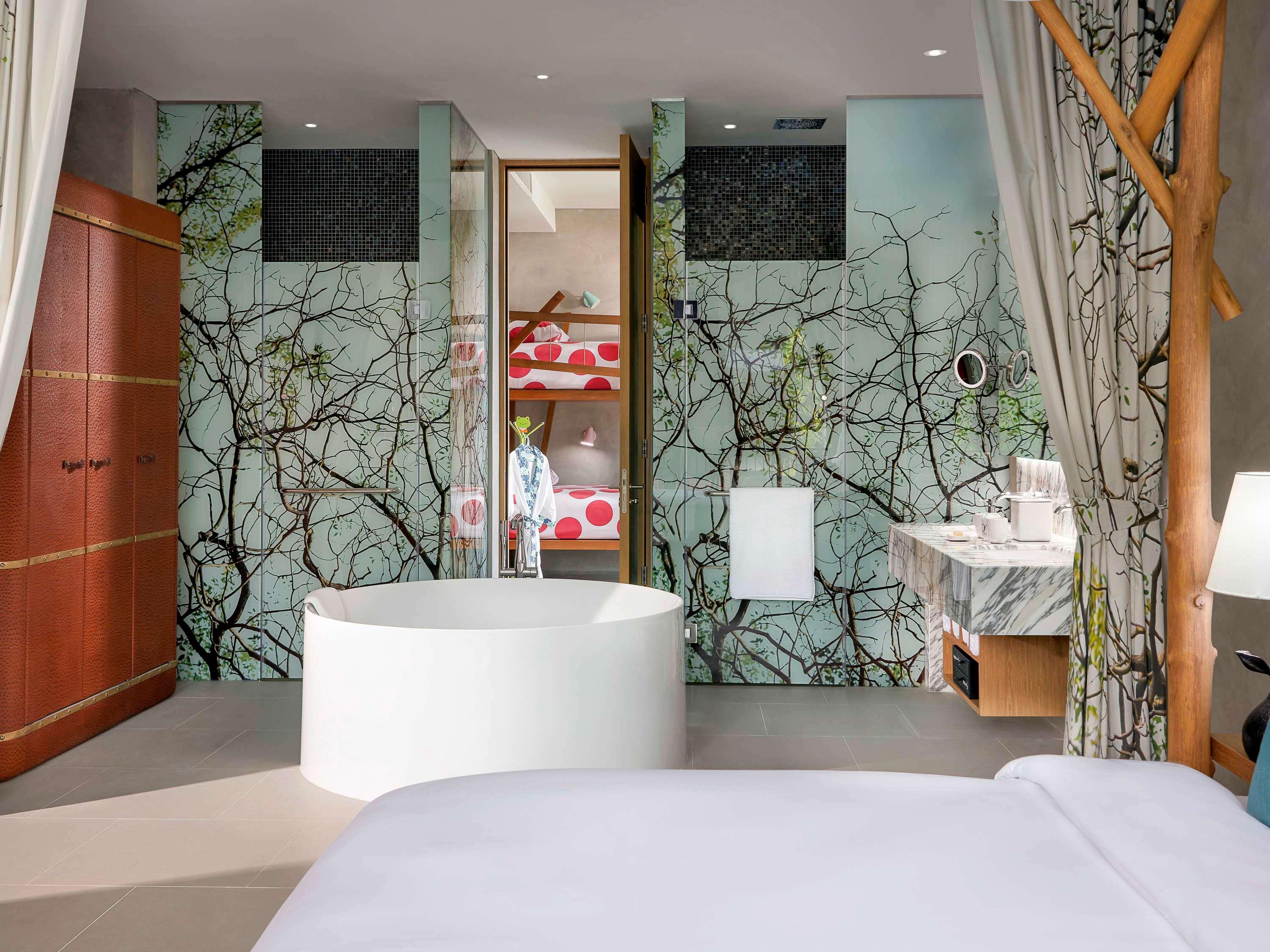 Suite Pool View King Bed