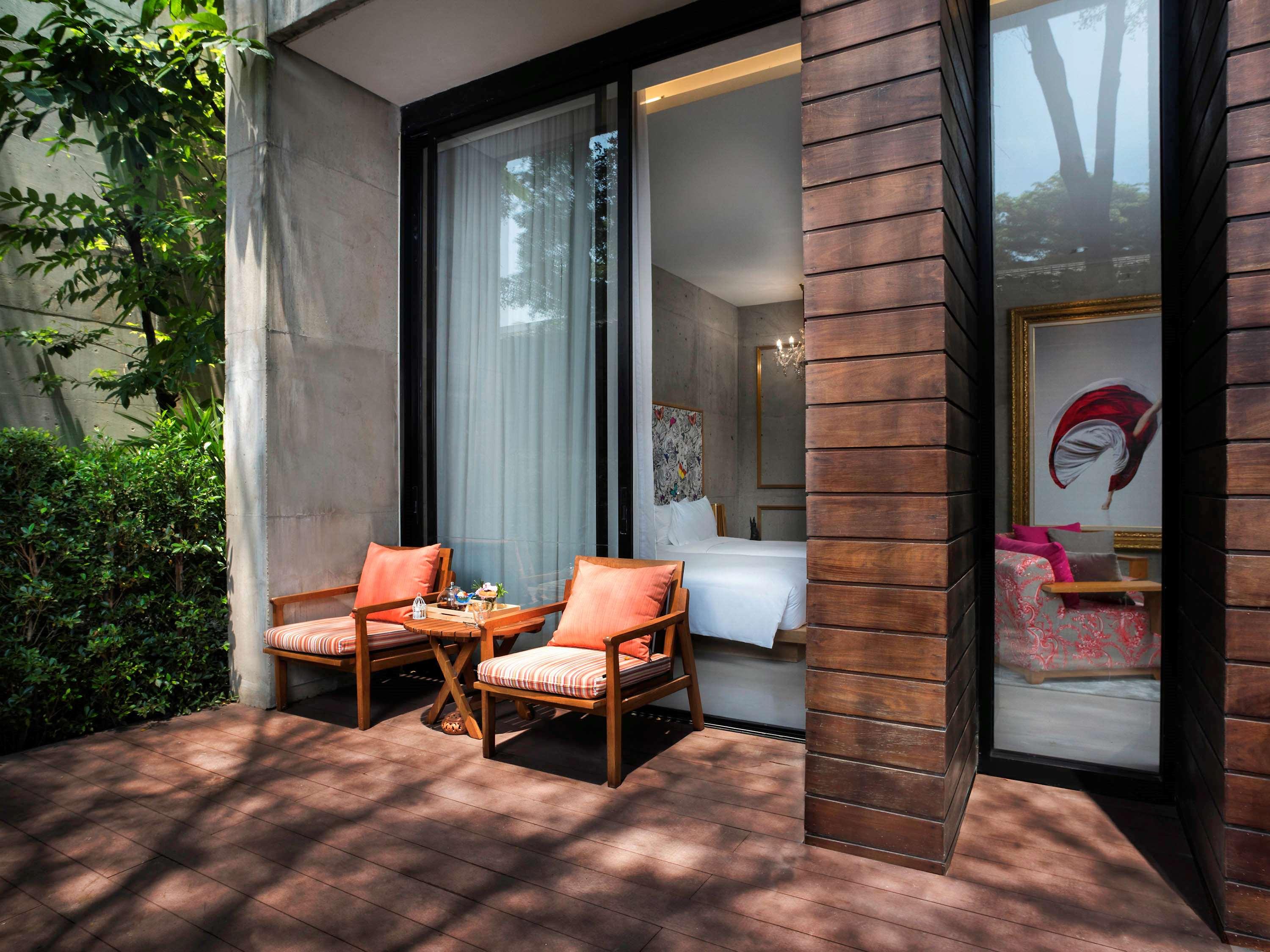 Family Room Garden View King Bed