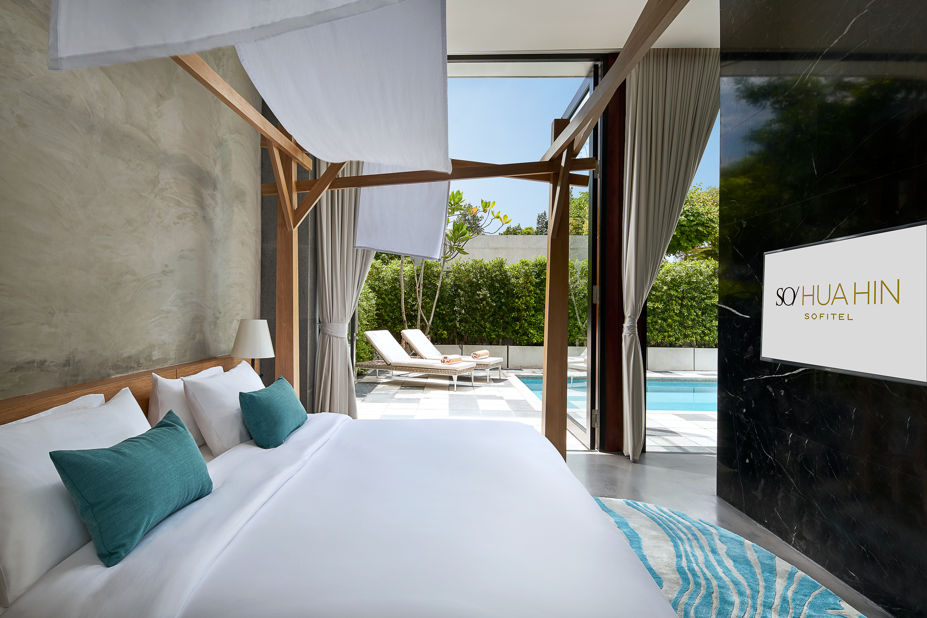 Villa Pool View King Bed
