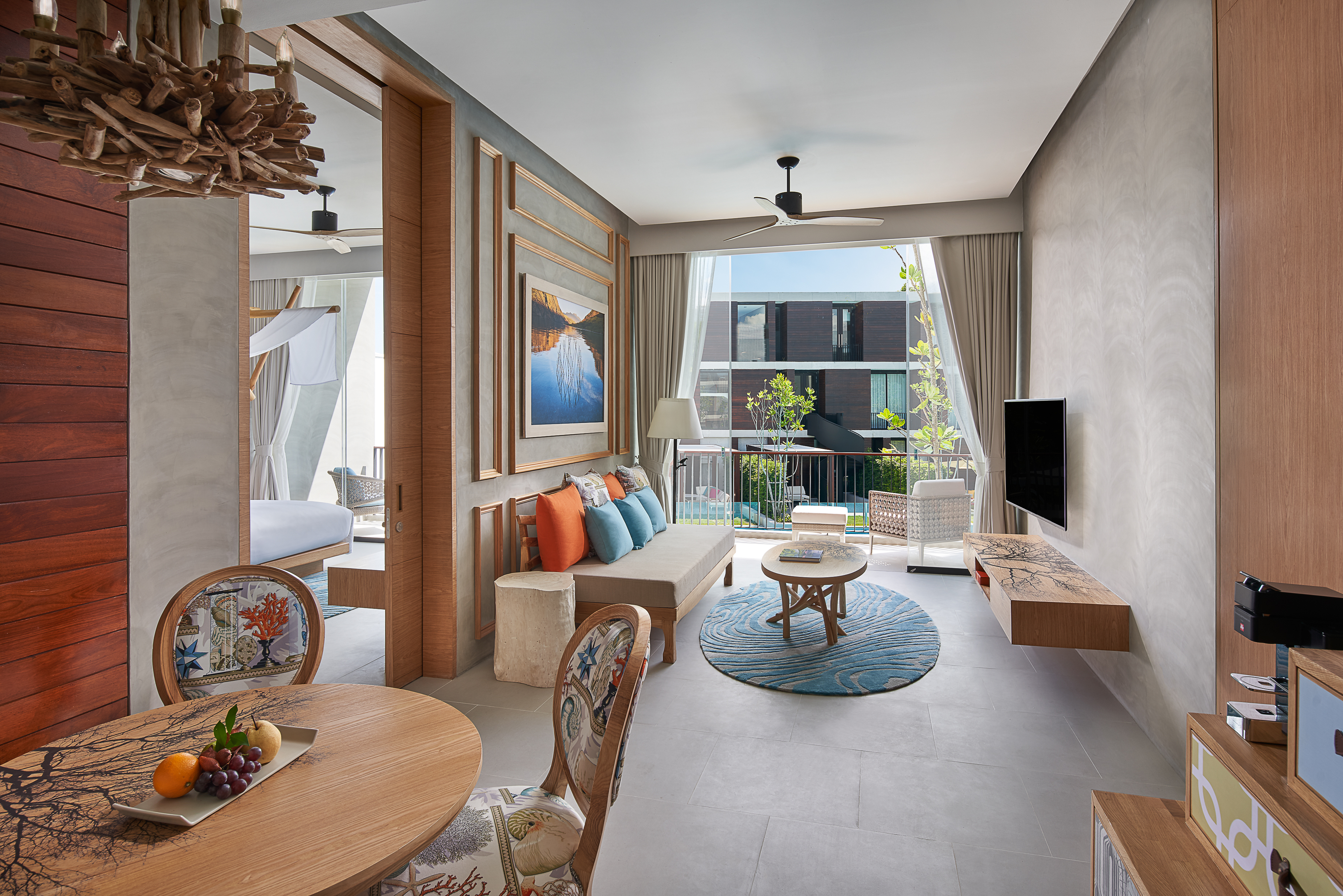 Suite Pool View King Bed