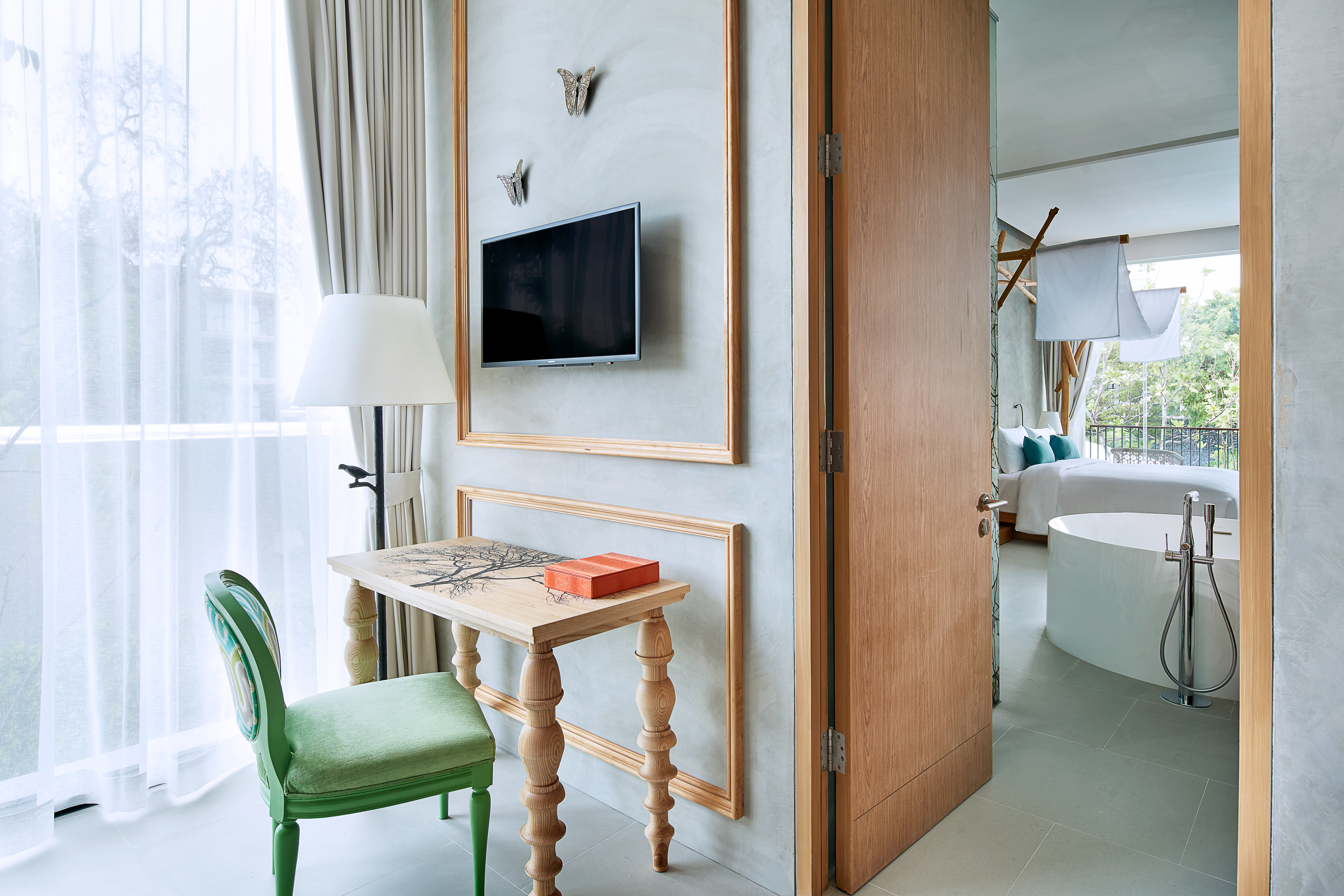 Suite Pool View King Bed