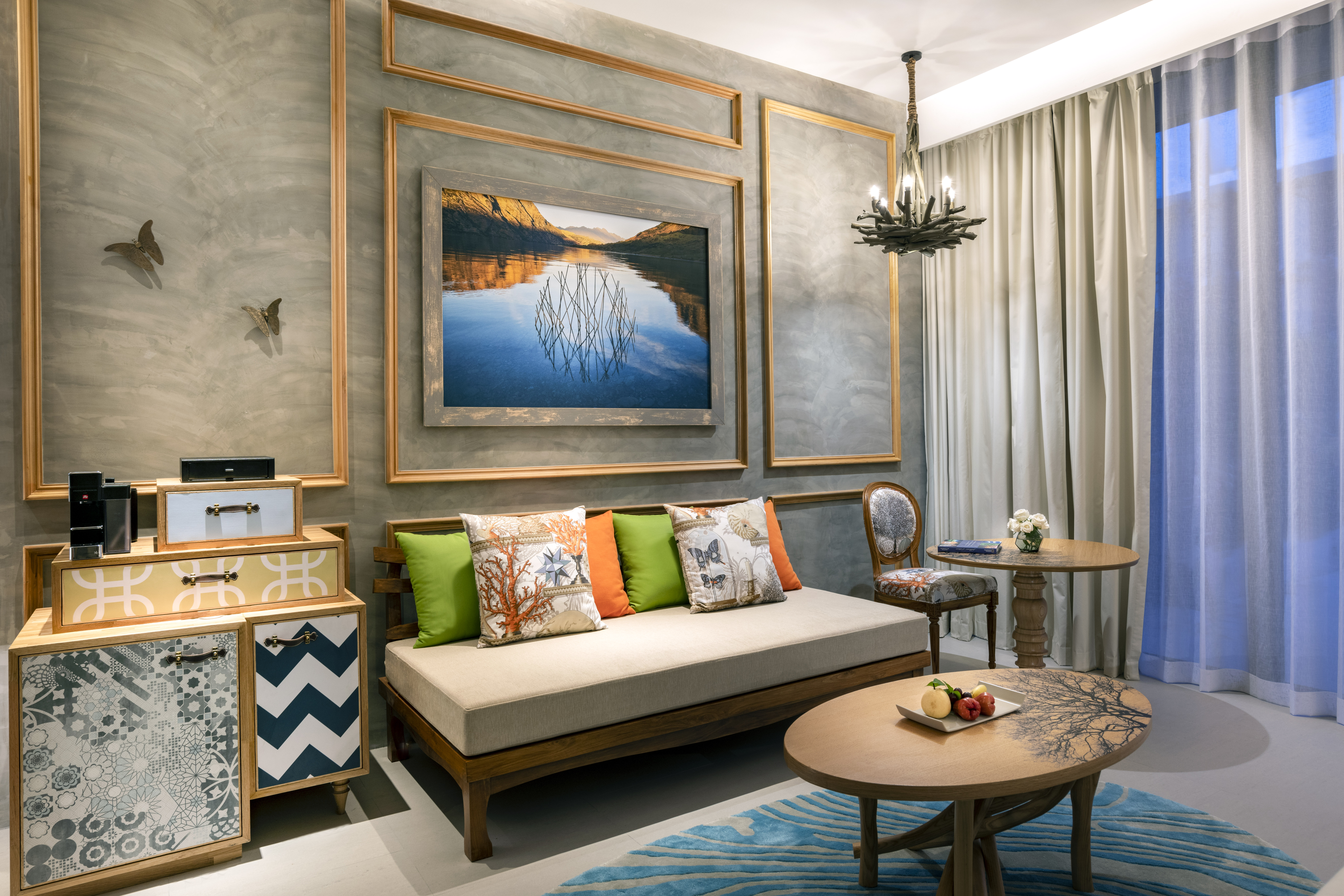 Studio Pool View King Bed