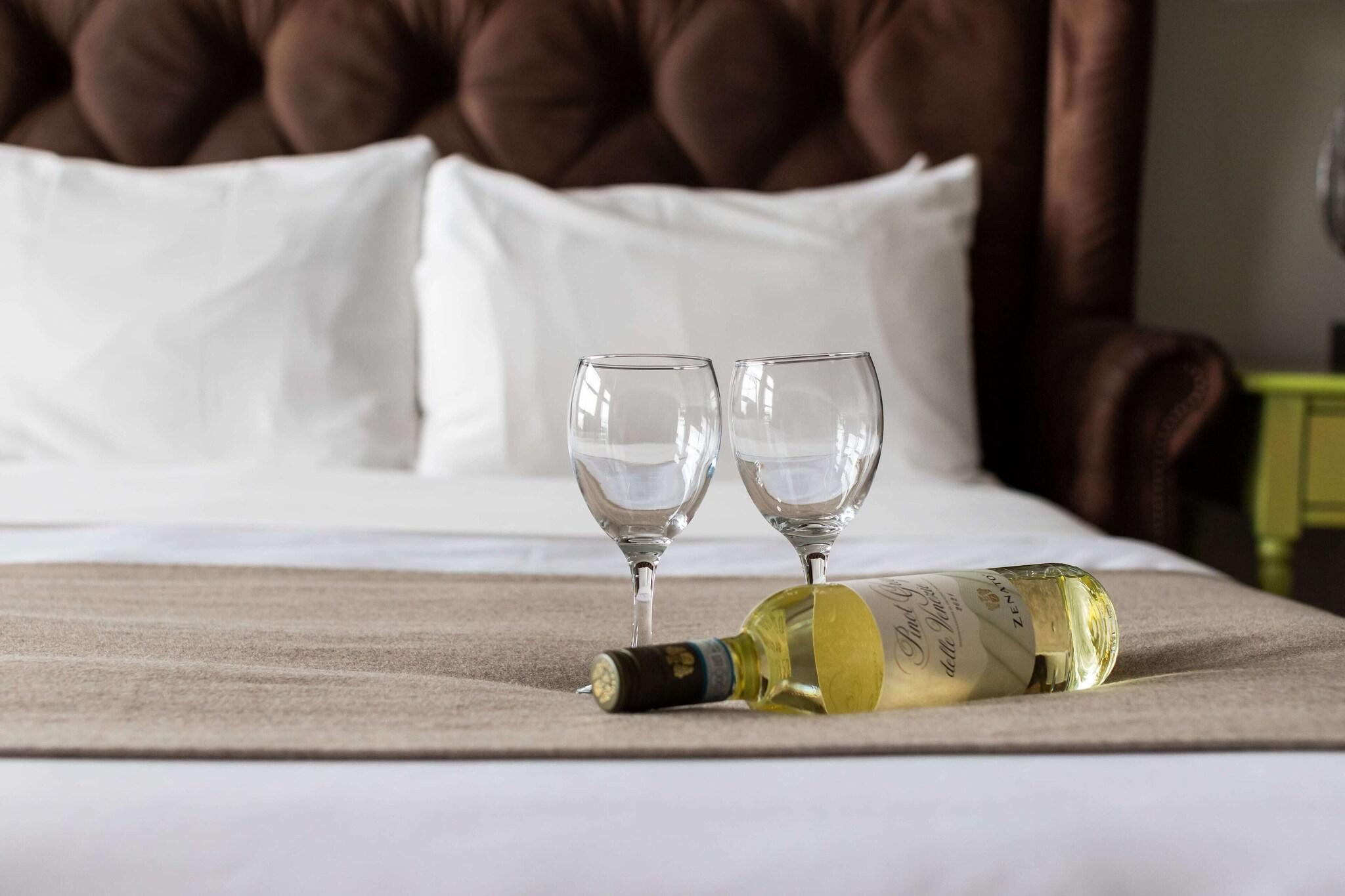 Suite with Kitchenette