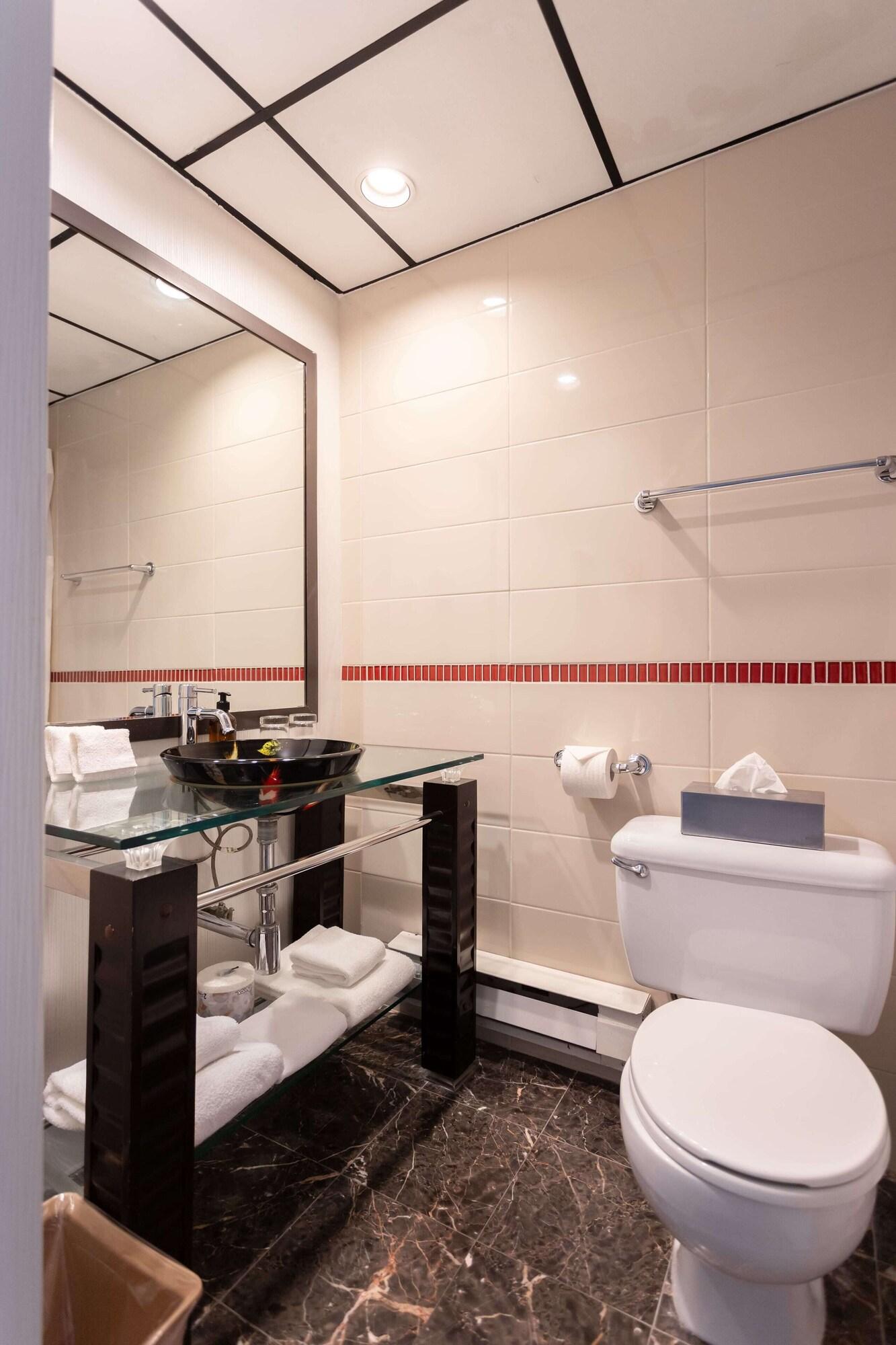 Suite with Kitchenette