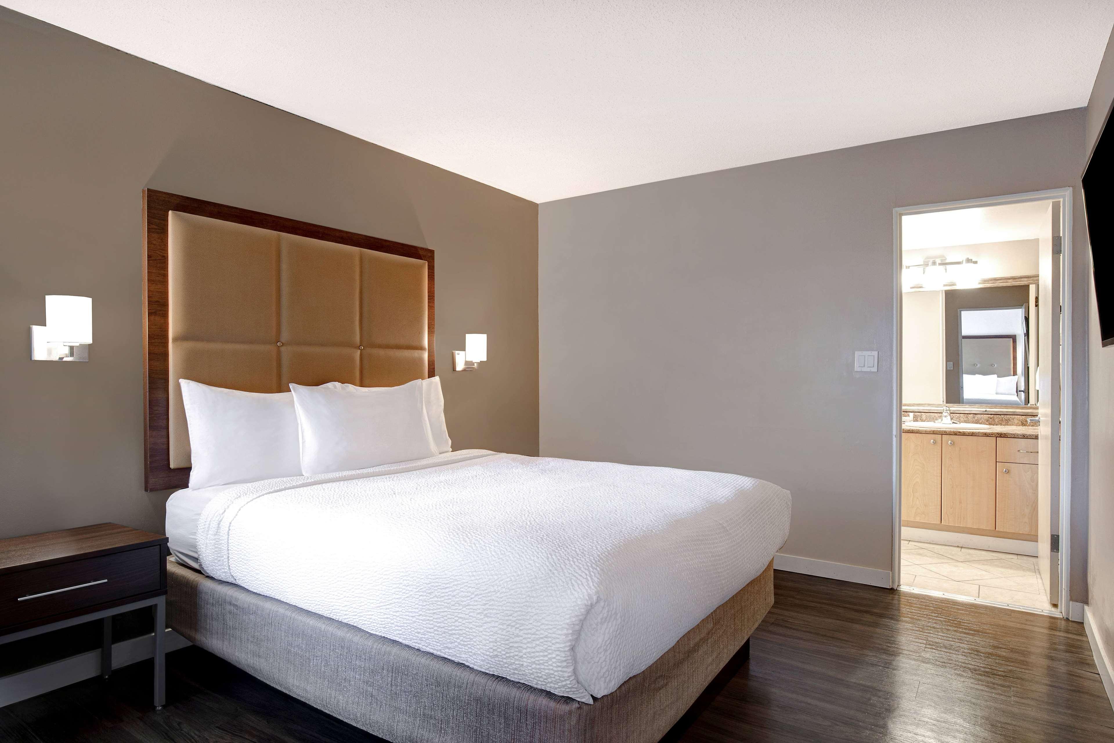 Room Queen Bed Non Smoking