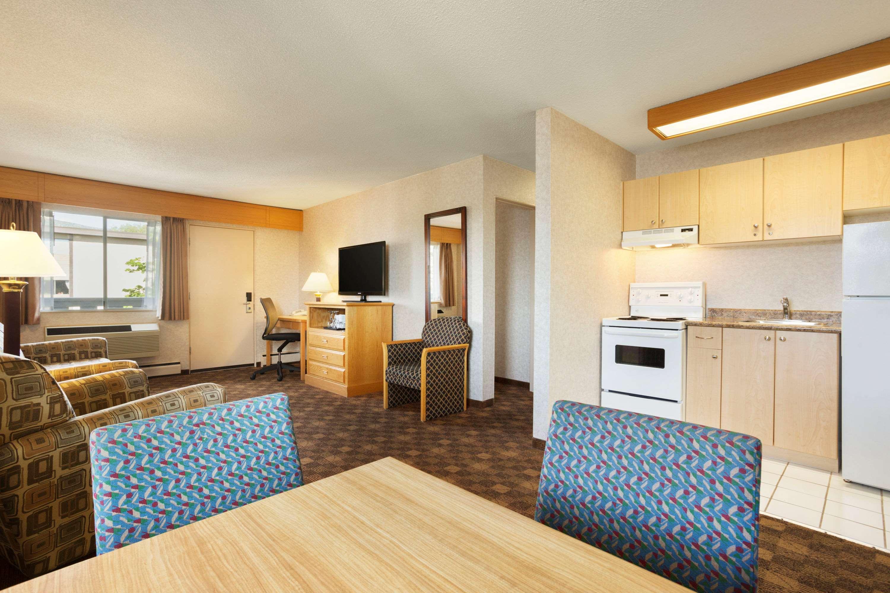 Suite Two Queen Beds Non Smoking