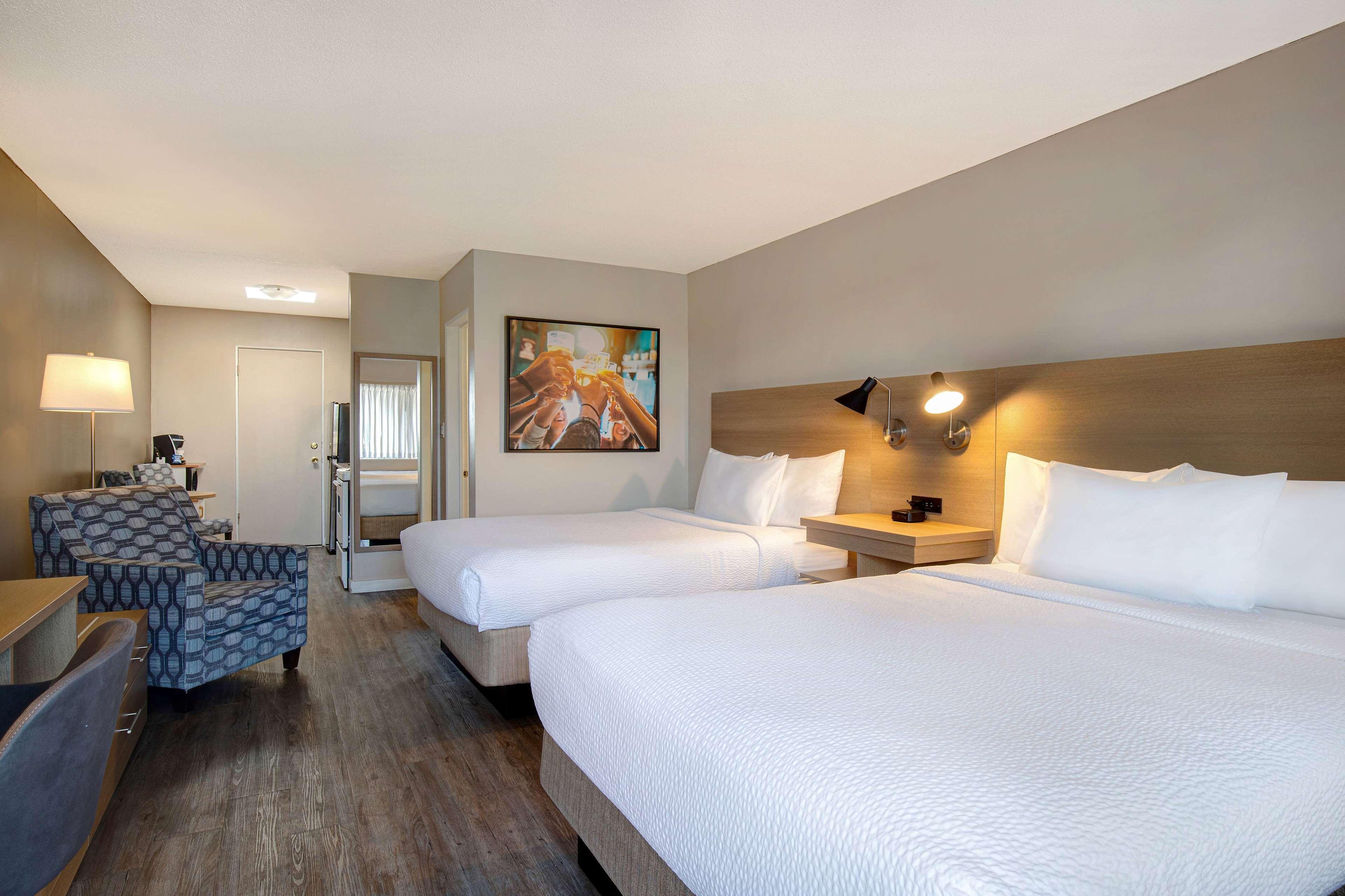 Suite Two Queen Beds Non Smoking