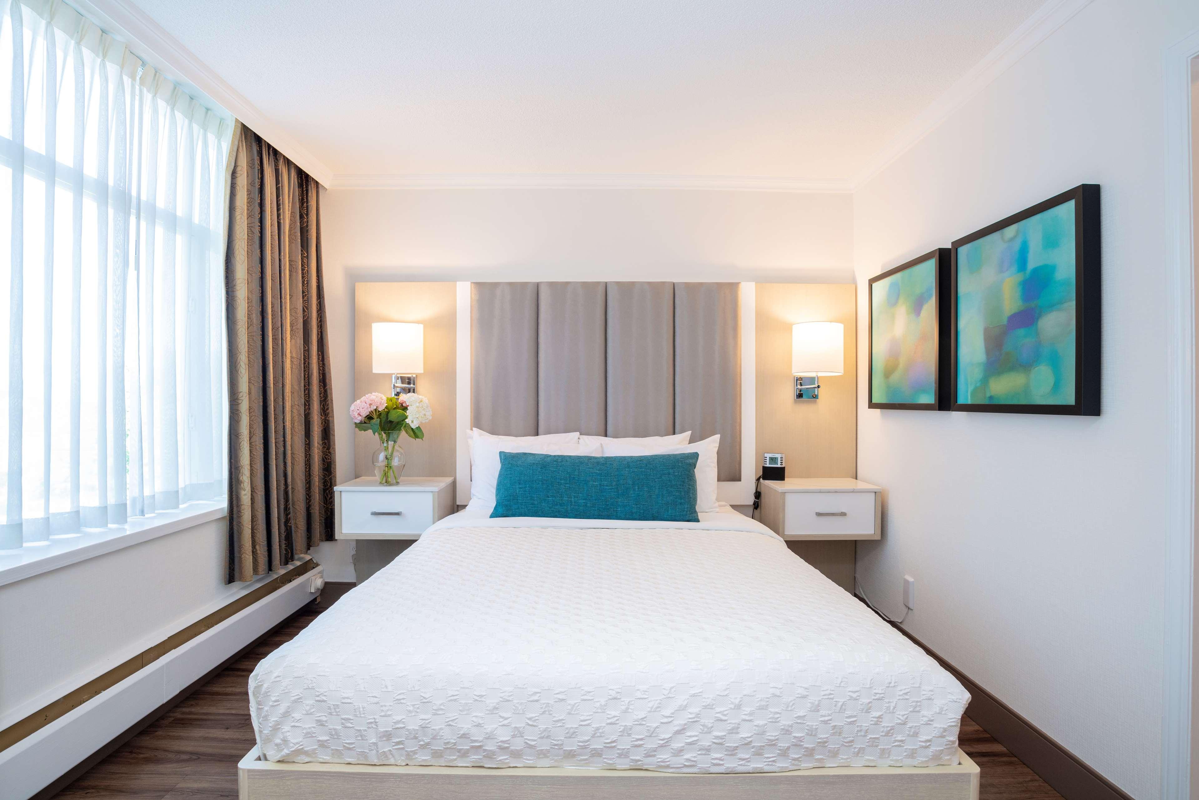 Junior Suite Queen Size Bed