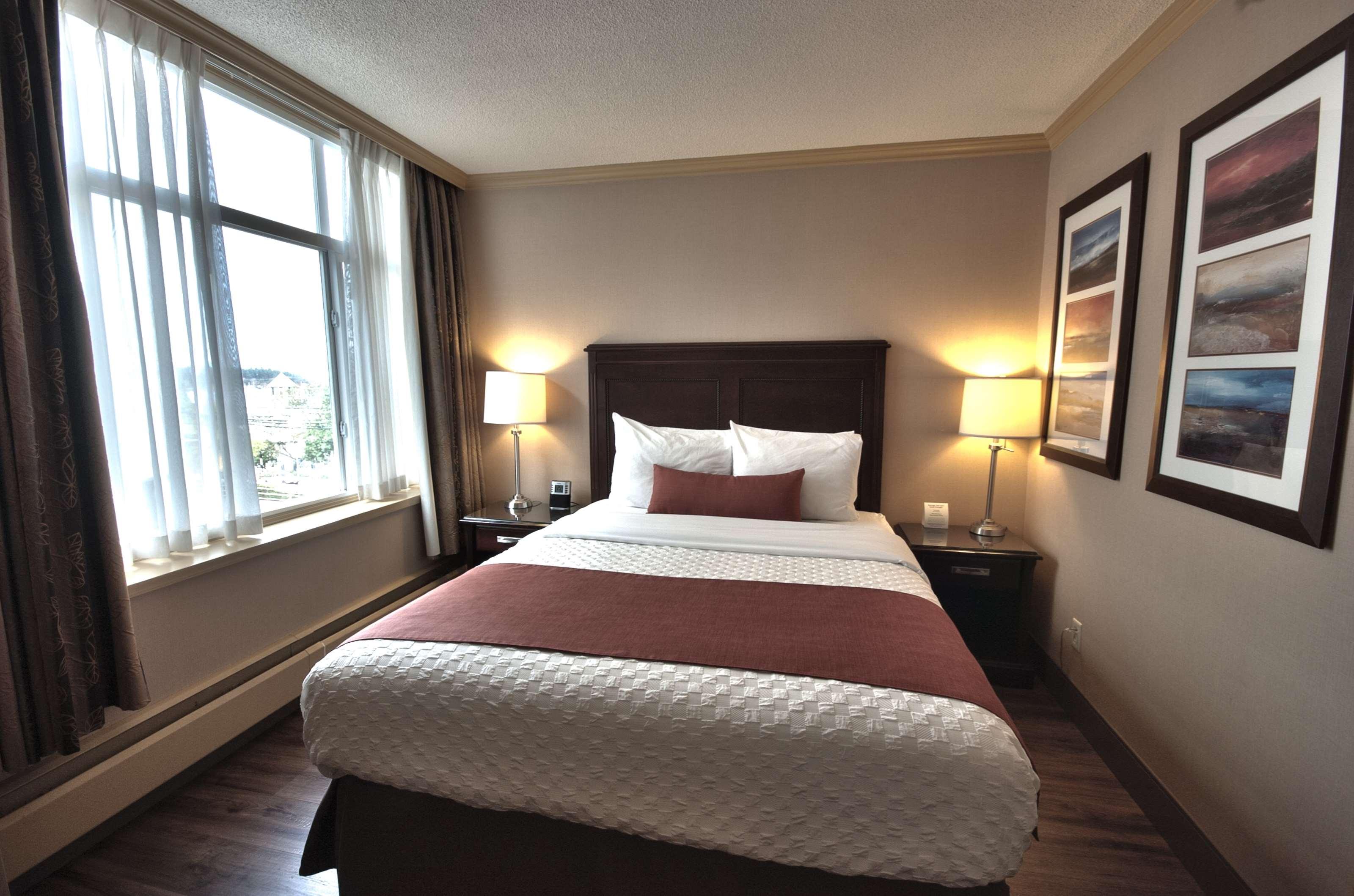 Junior Suite Queen Size Bed