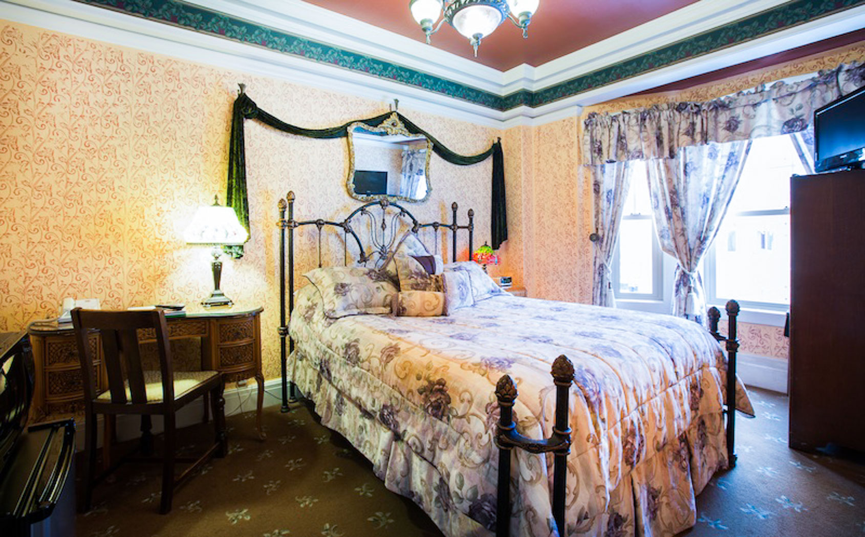 Double Queen Size Bed