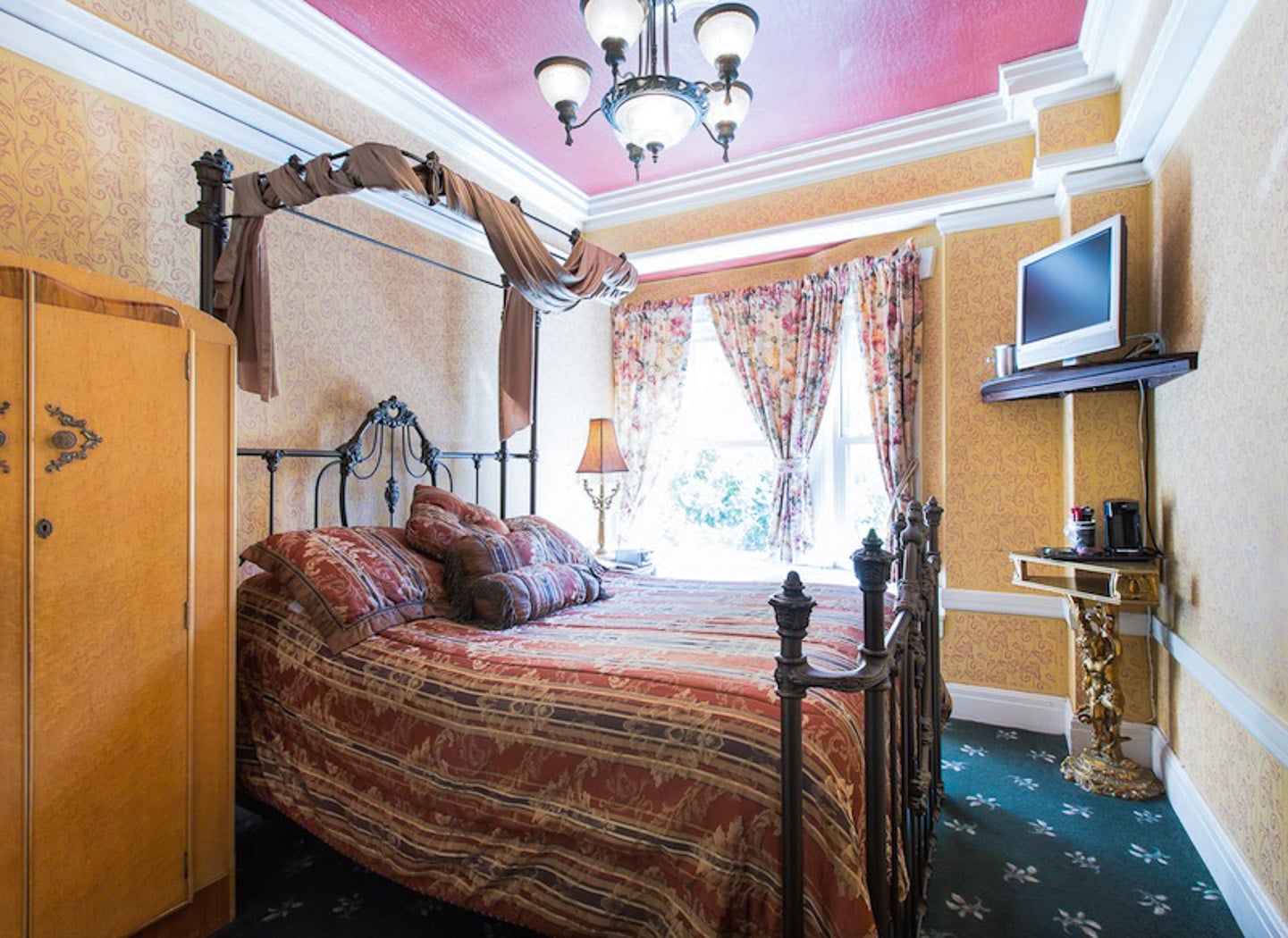 Double Queen Size Bed