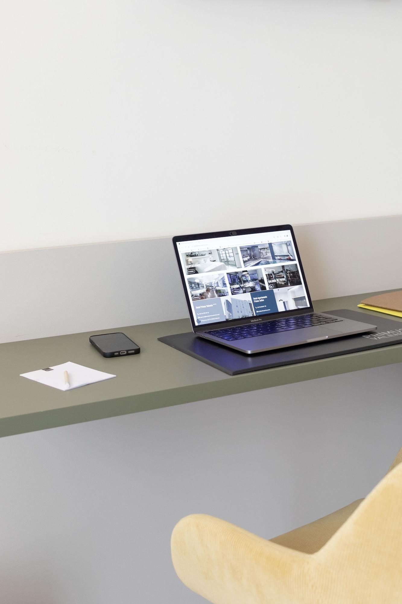 Double or Twin Superior Queen Bed