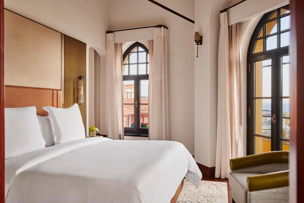 Double Deluxe King Bed