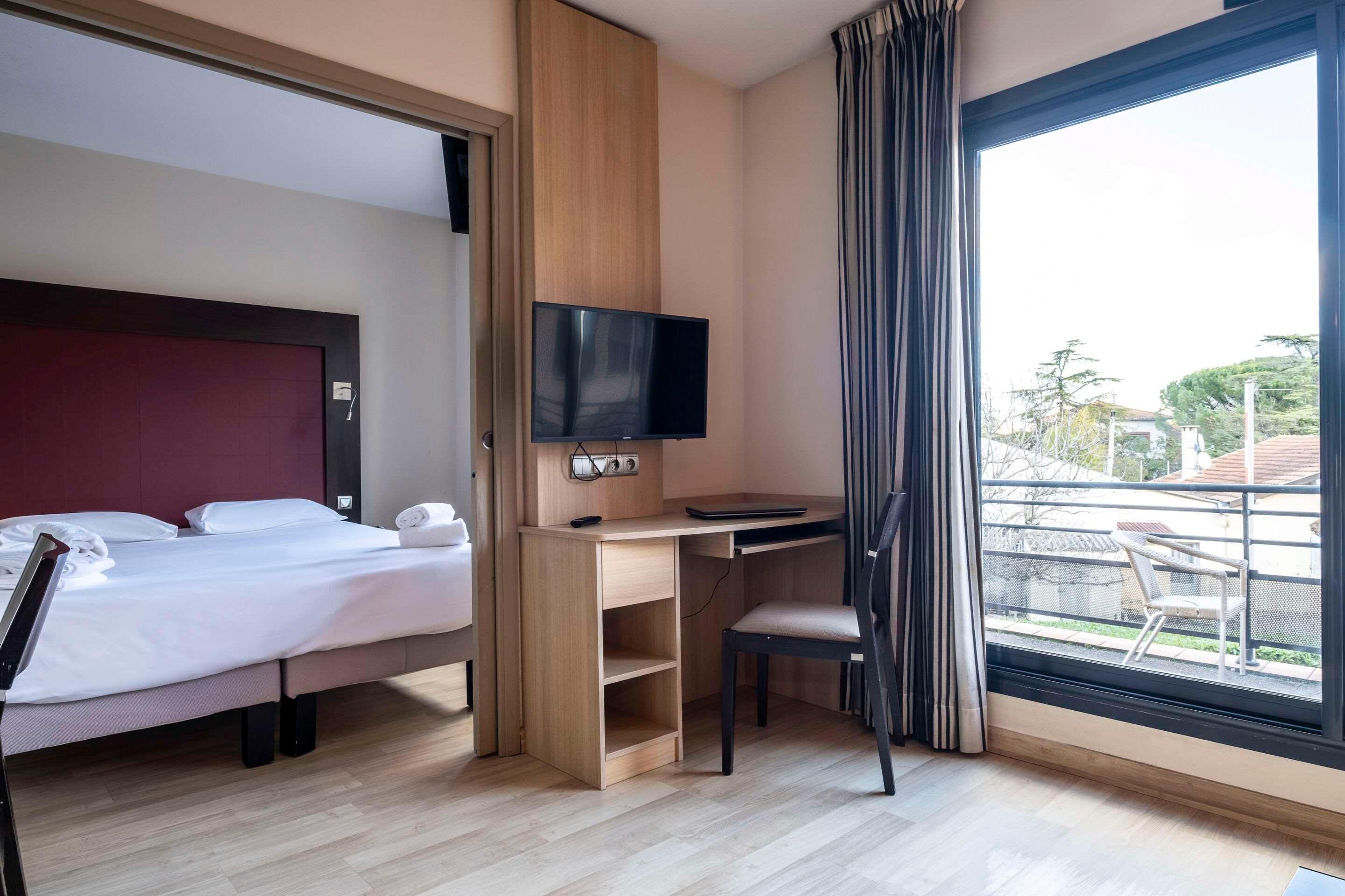 Double Queen Size Bed