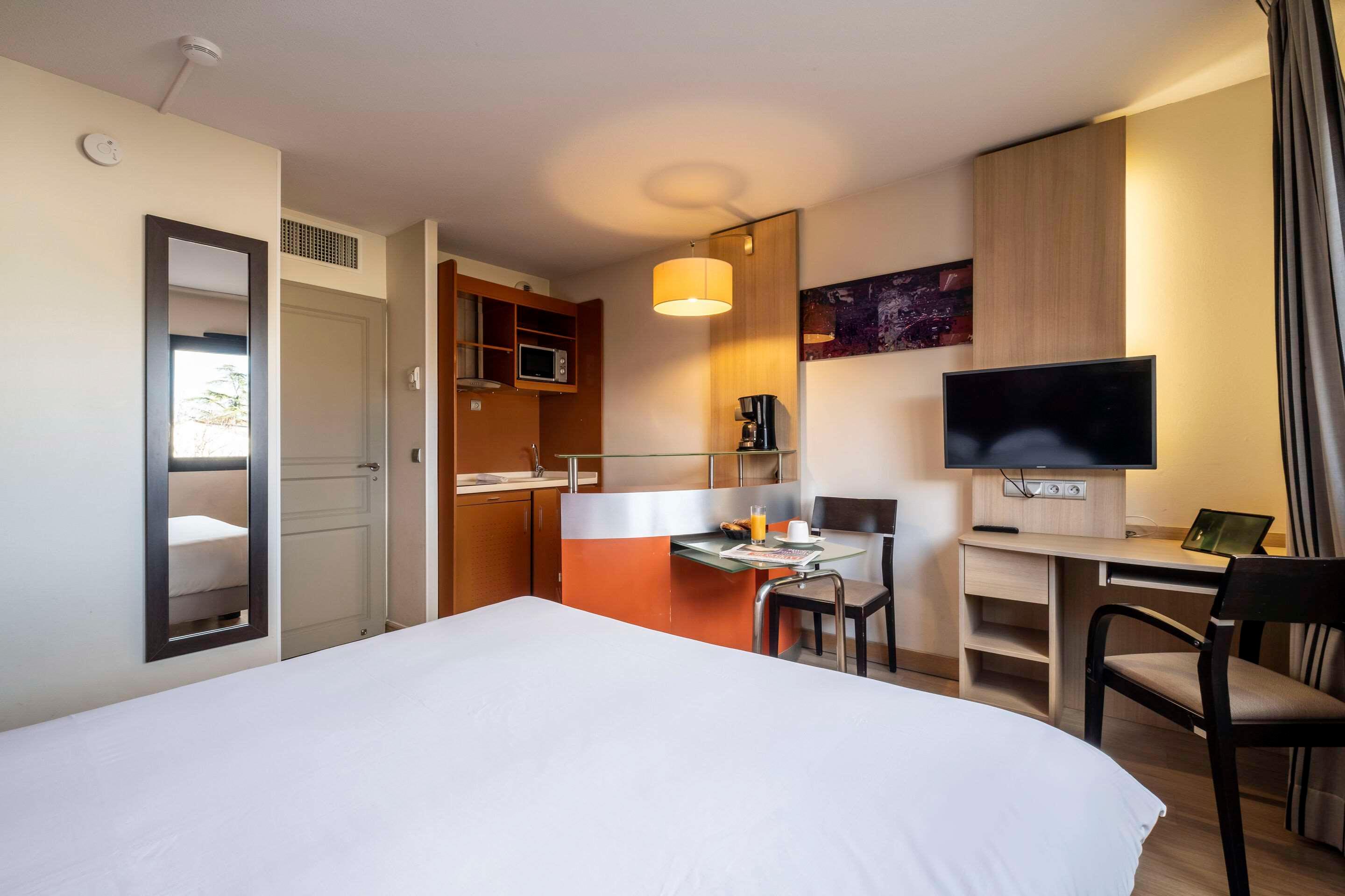 Double Queen Size Bed