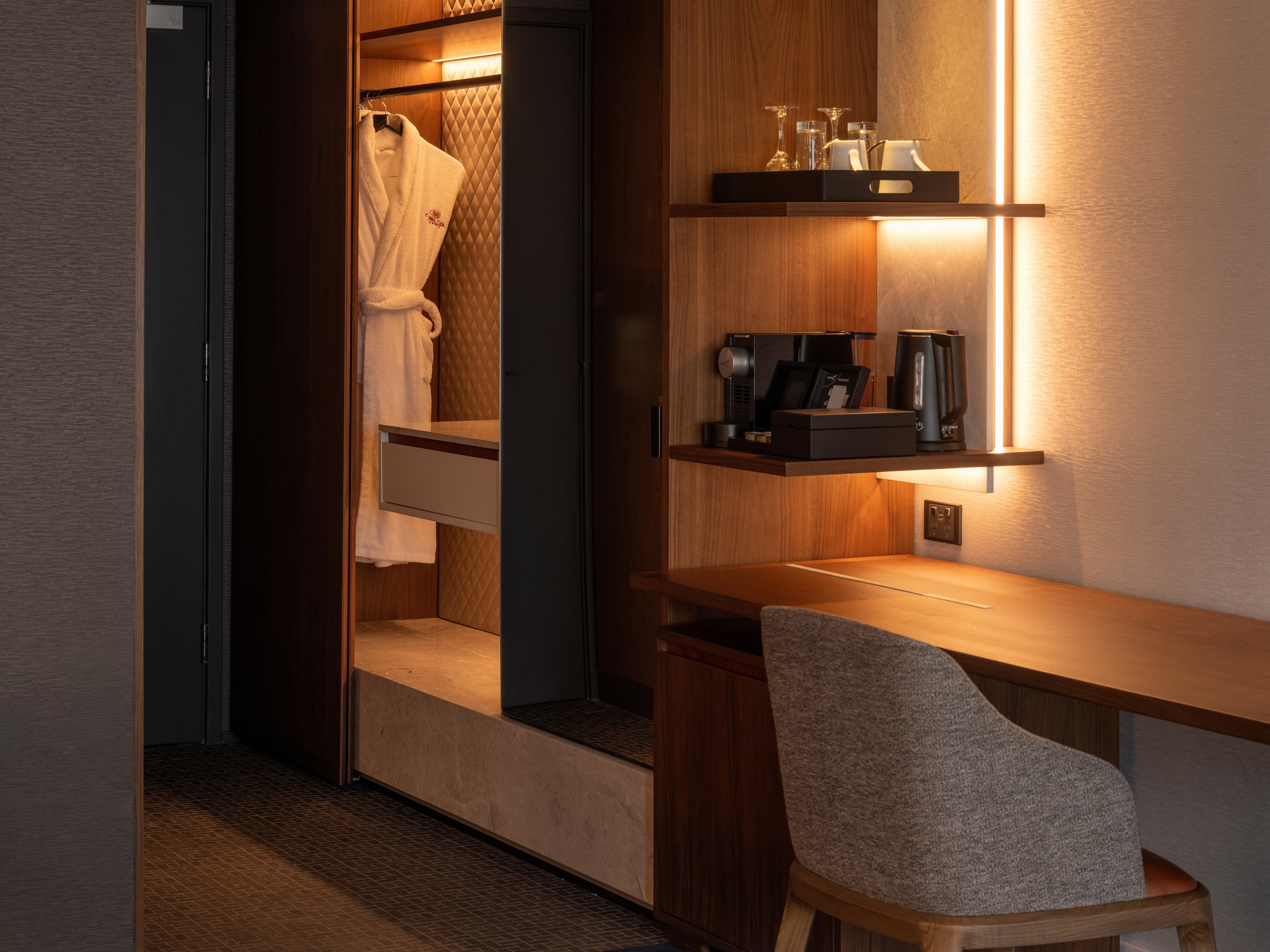 Quadruple Two Queen Beds Premium