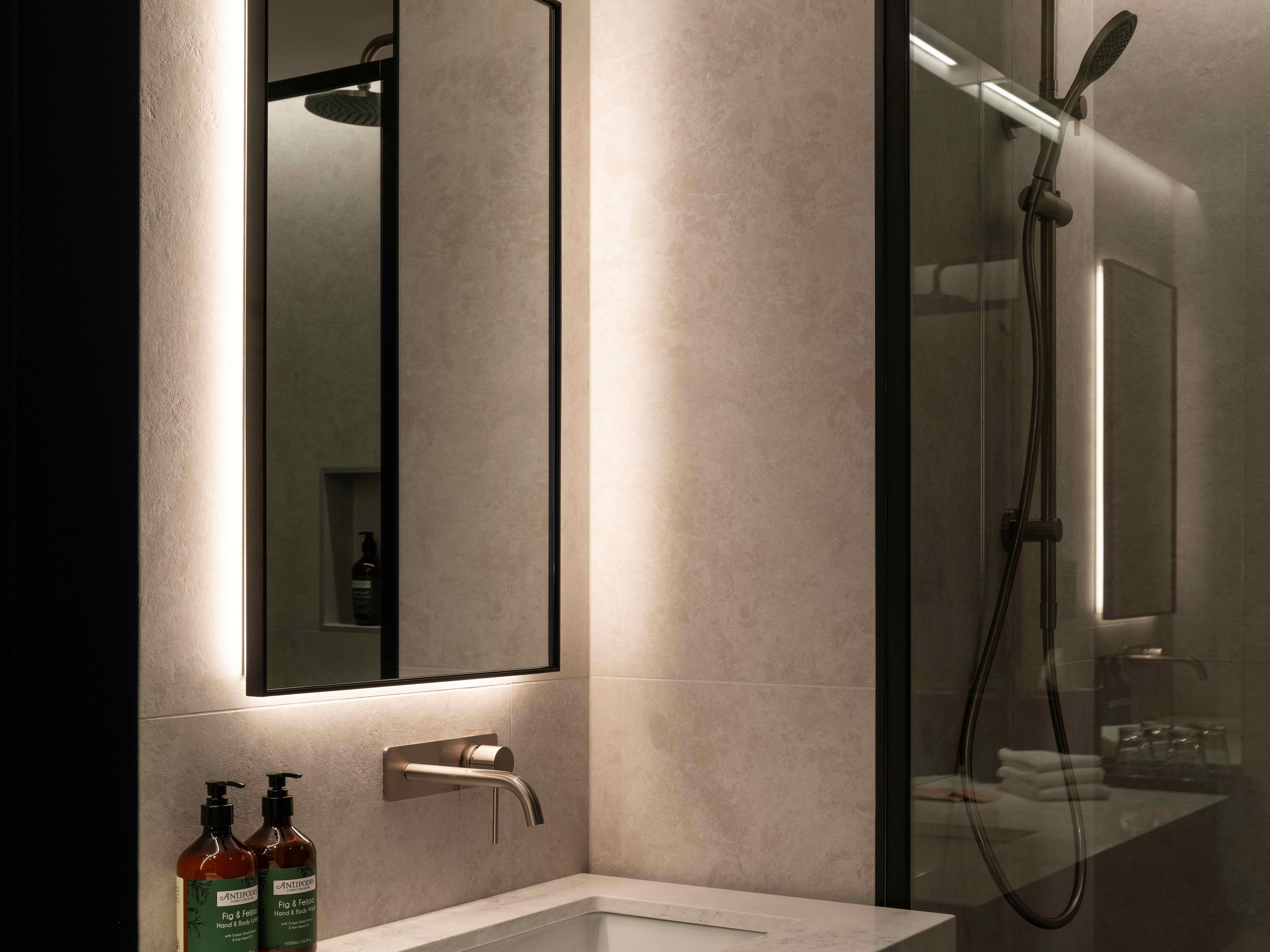 Quadruple Two Queen Beds Premium