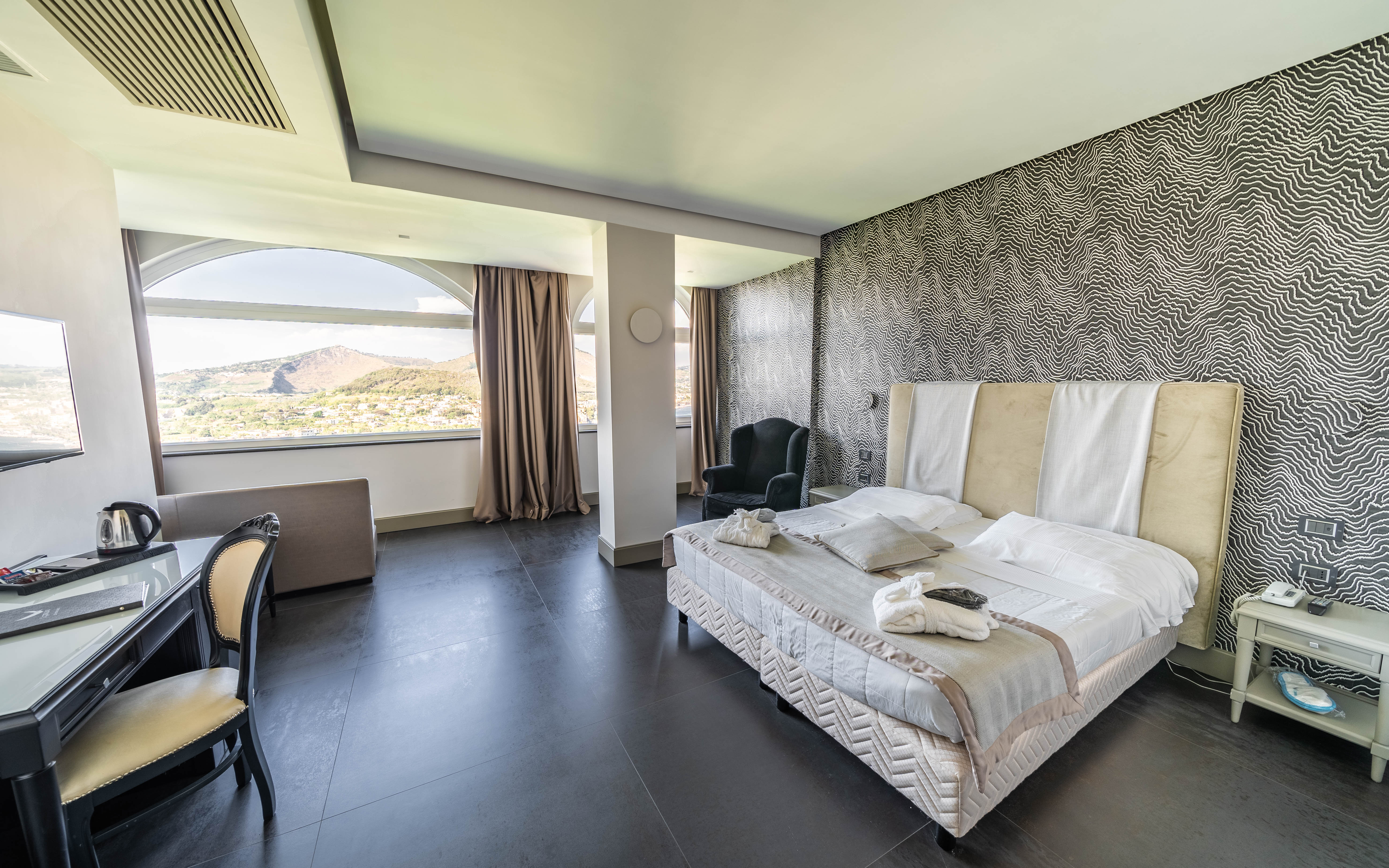 Junior Suite Capacity 4 One Bedroom