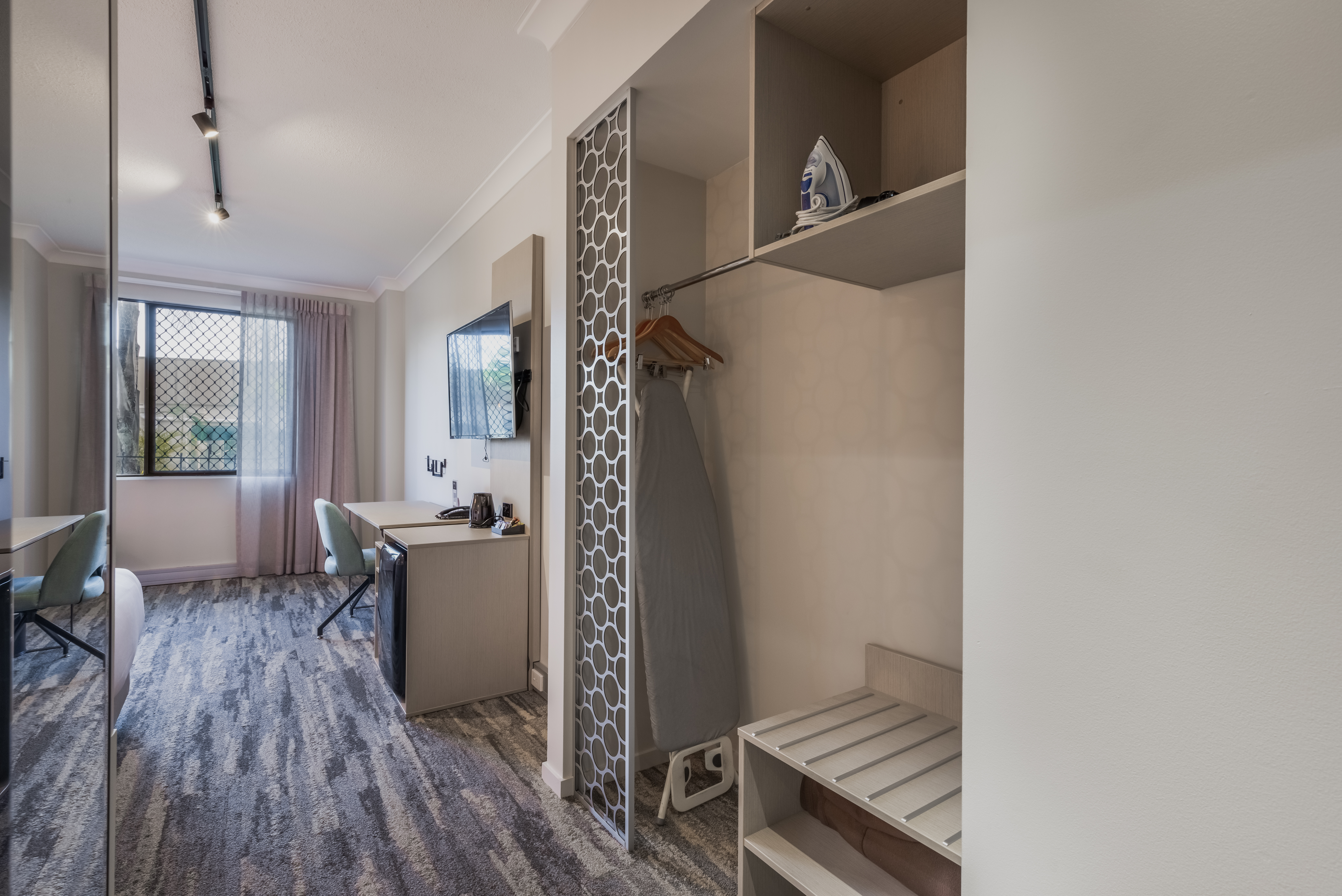 Studio King Size Bed