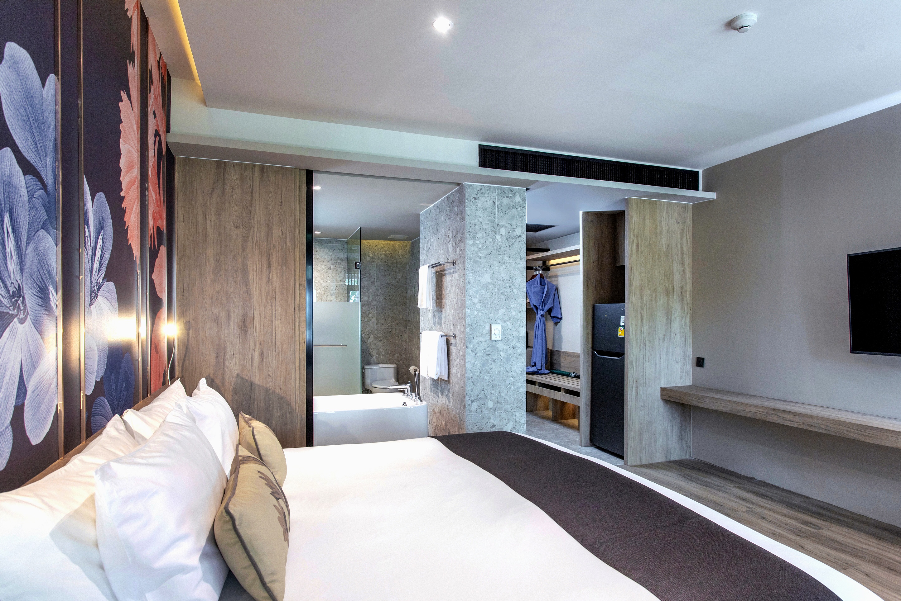 Double or Twin Deluxe Side Sea View