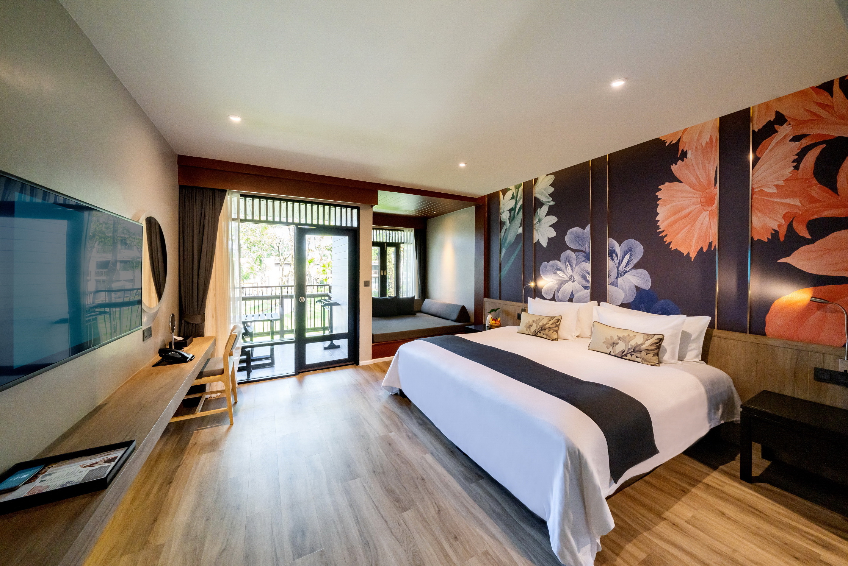 Double or Twin Deluxe Side Sea View