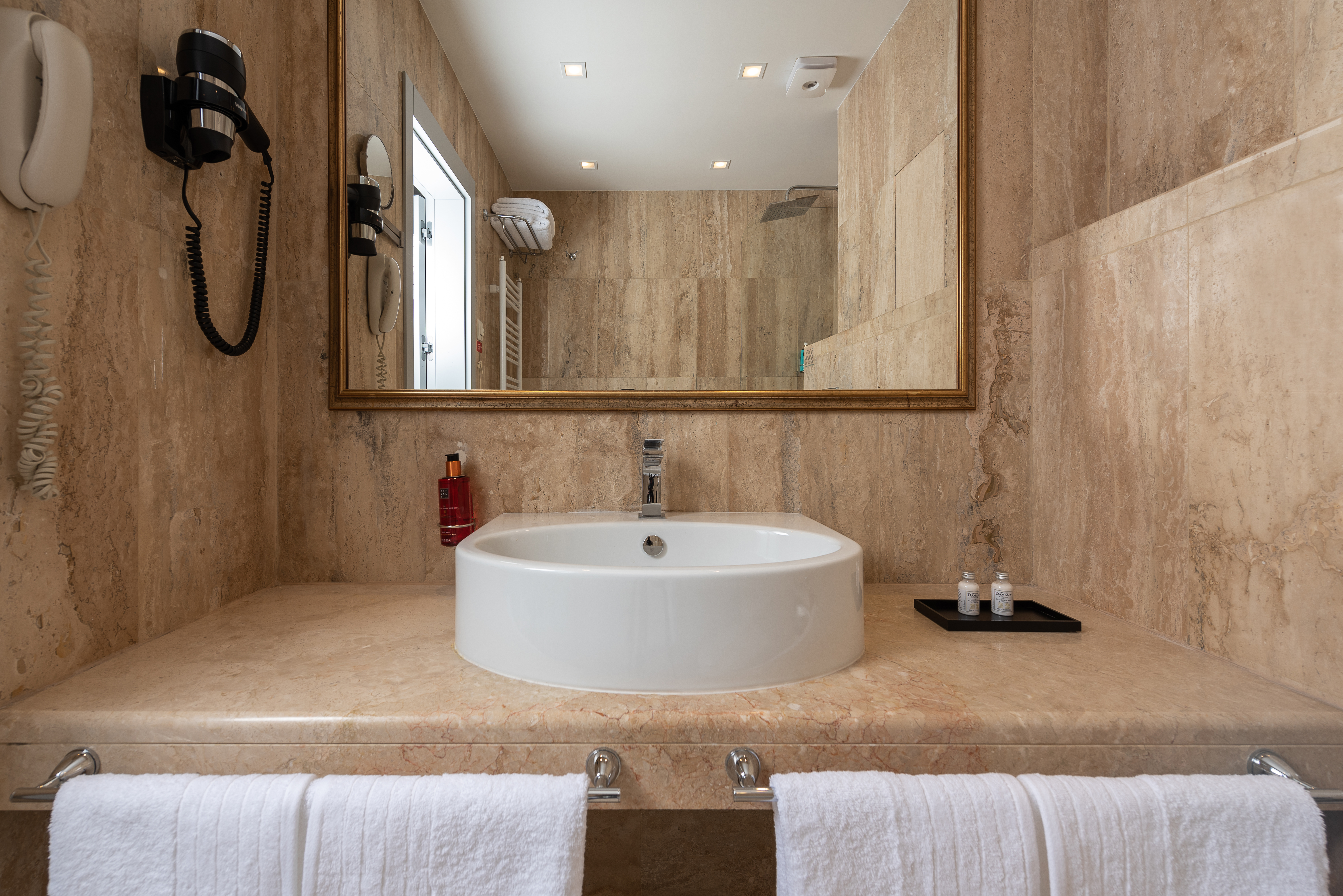 Double Deluxe One Bed