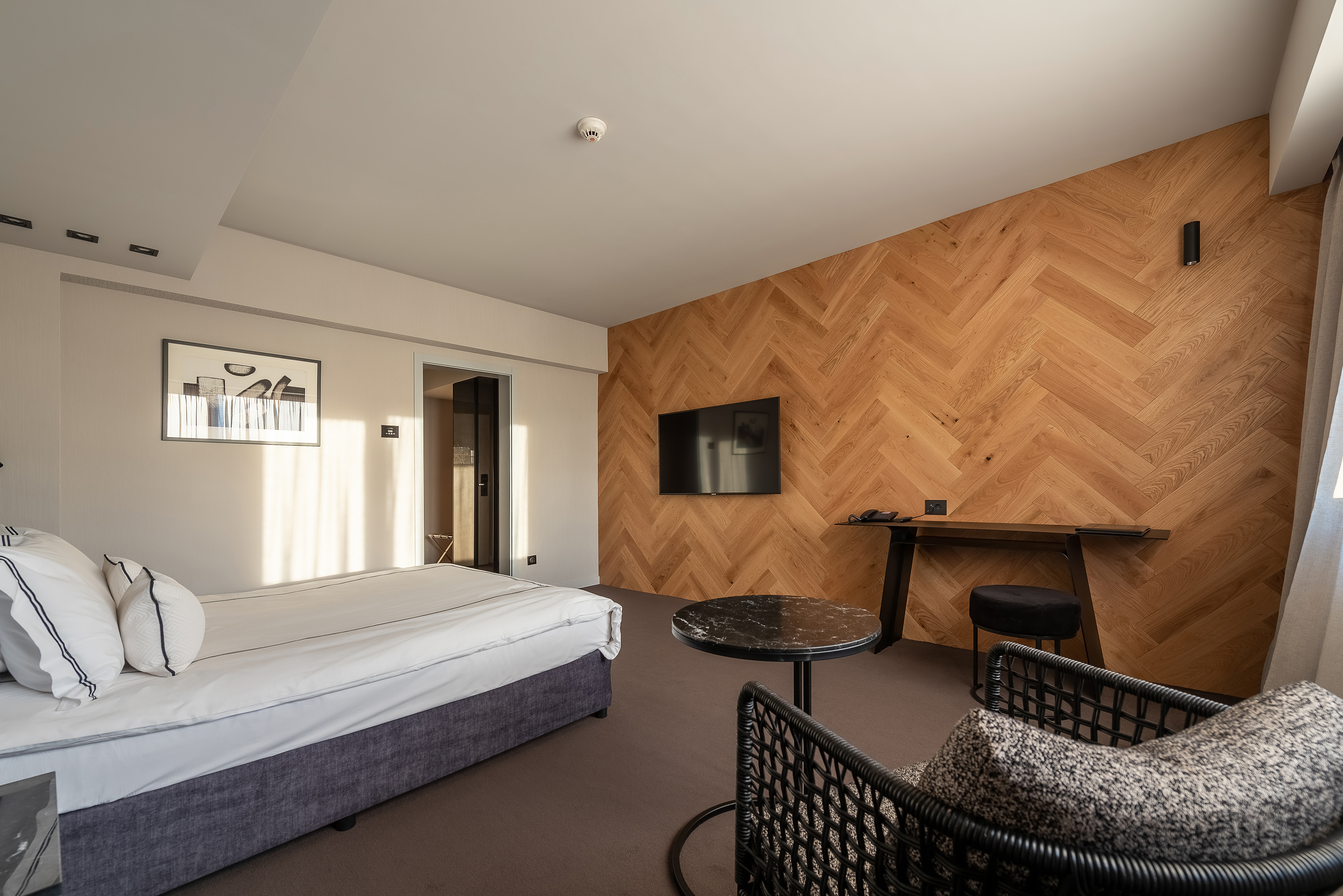 Double Deluxe One Bed