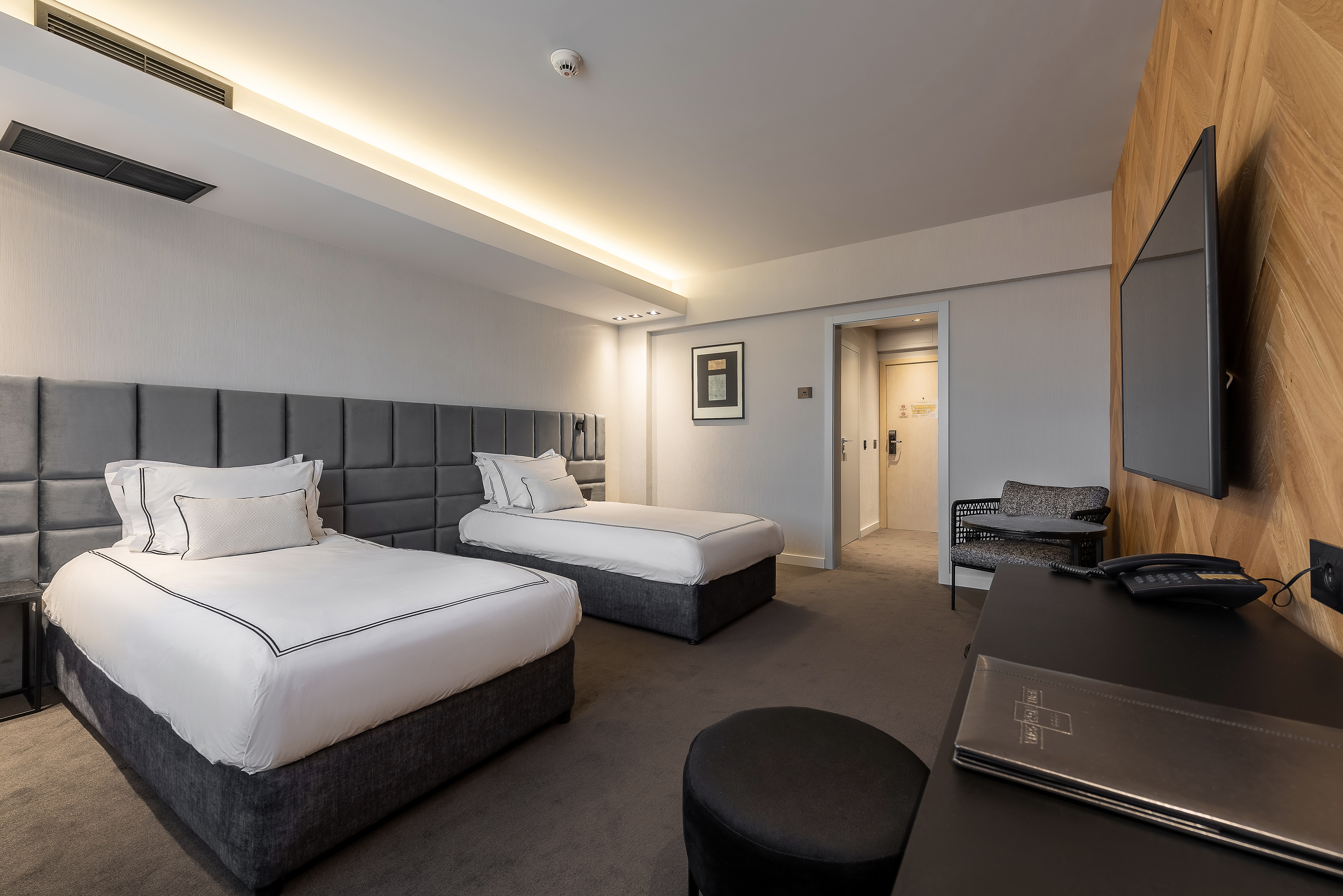 Twin Deluxe Two Beds