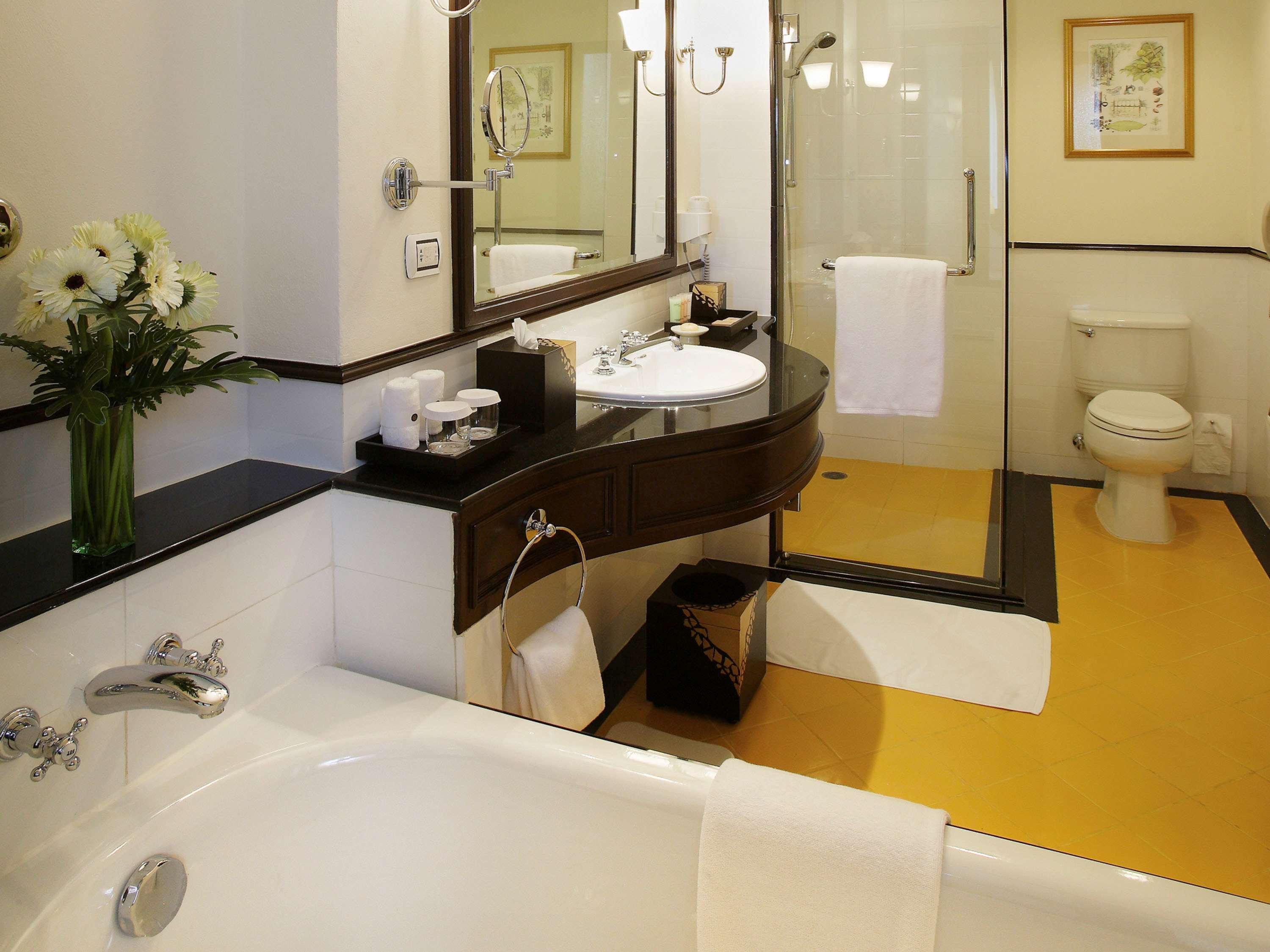 Junior Suite Garden View King Bed