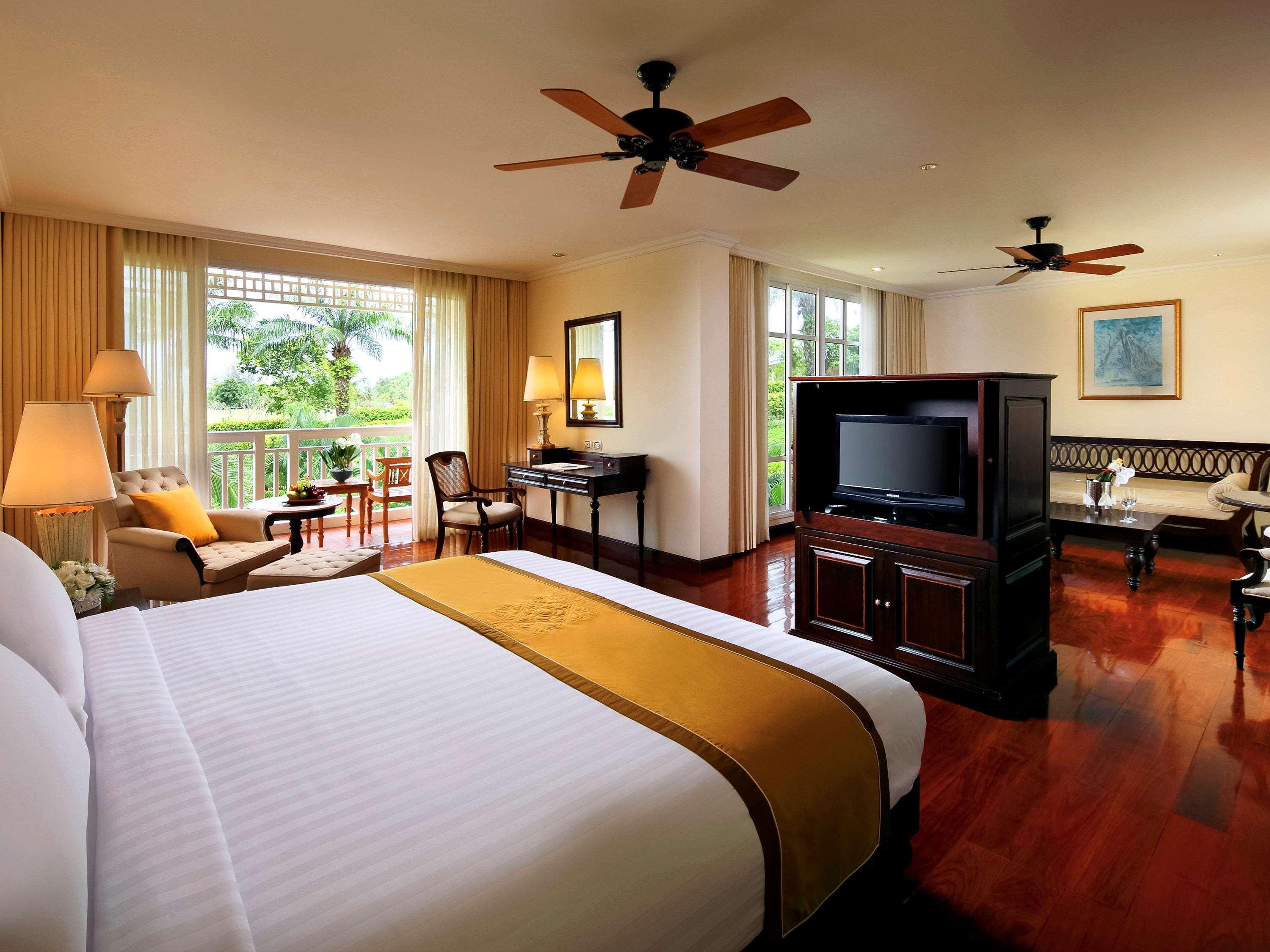 Junior Suite Garden View King Bed