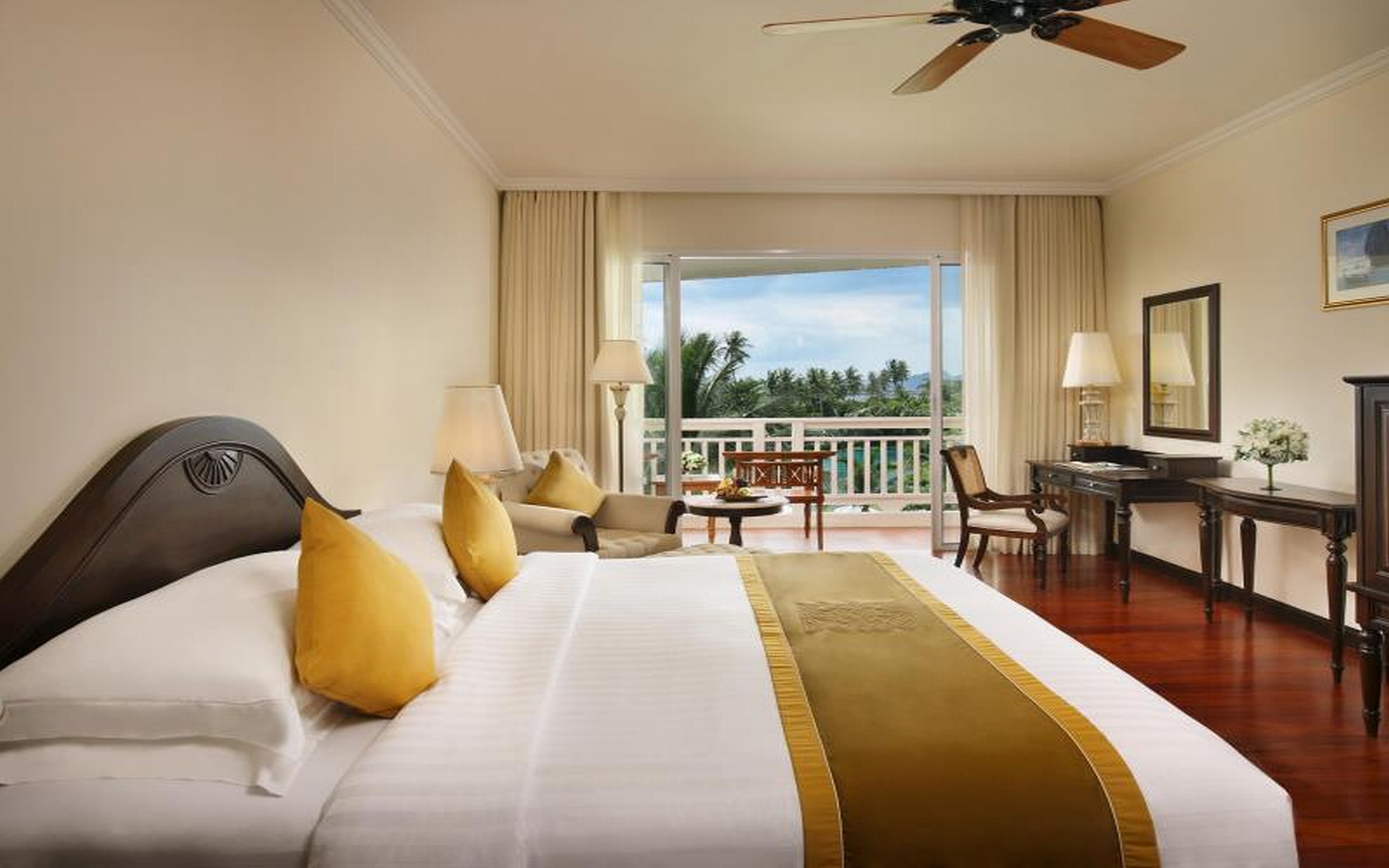 Junior Suite Garden View King Bed