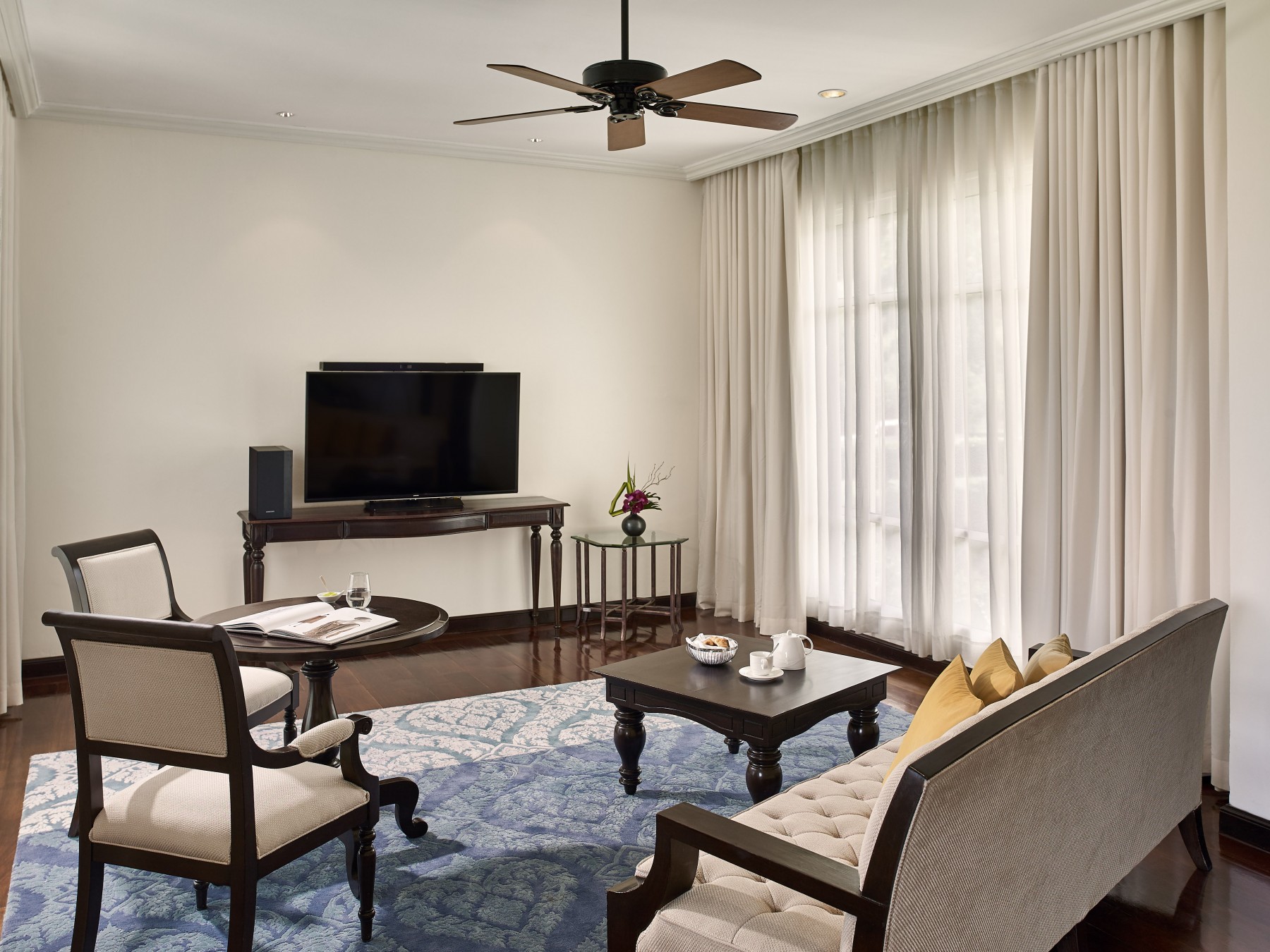 Junior Suite Garden View King Bed